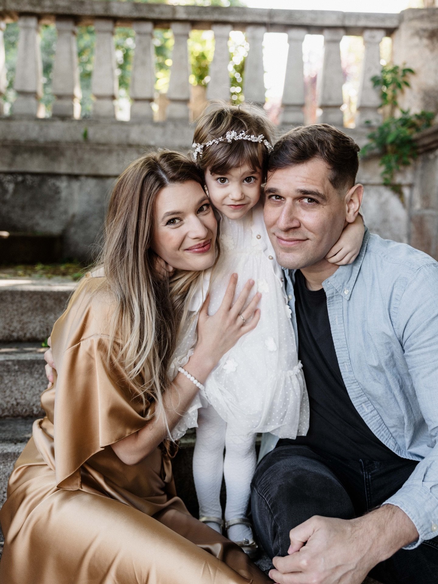 A keresztelő fontos m&eacute;rf&ouml;ldkő egy csal&aacute;d &eacute;let&eacute;ben, ahol v&eacute;gre &ouml;sszegyűlt&ouml;k &eacute;s egy&uuml;tt &uuml;nnepeltek☺️ Itt v&eacute;gre k&eacute;pek k&eacute;sz&uuml;lnek k&ouml;z&ouml;sen nagysz&uuml;lők