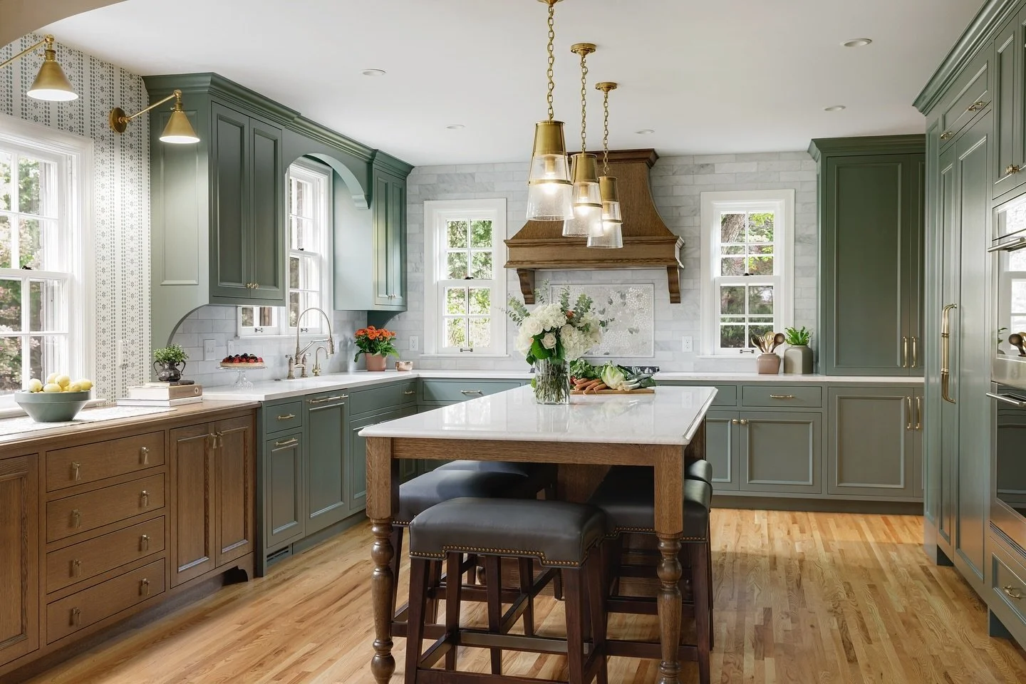 Mississippi River Blvd, St. Paul, MN

@spacecrafting_photography @vujovich_design_build 

#customcabinetry #cabinetrydesign #homeremodel #kitchencabinetry