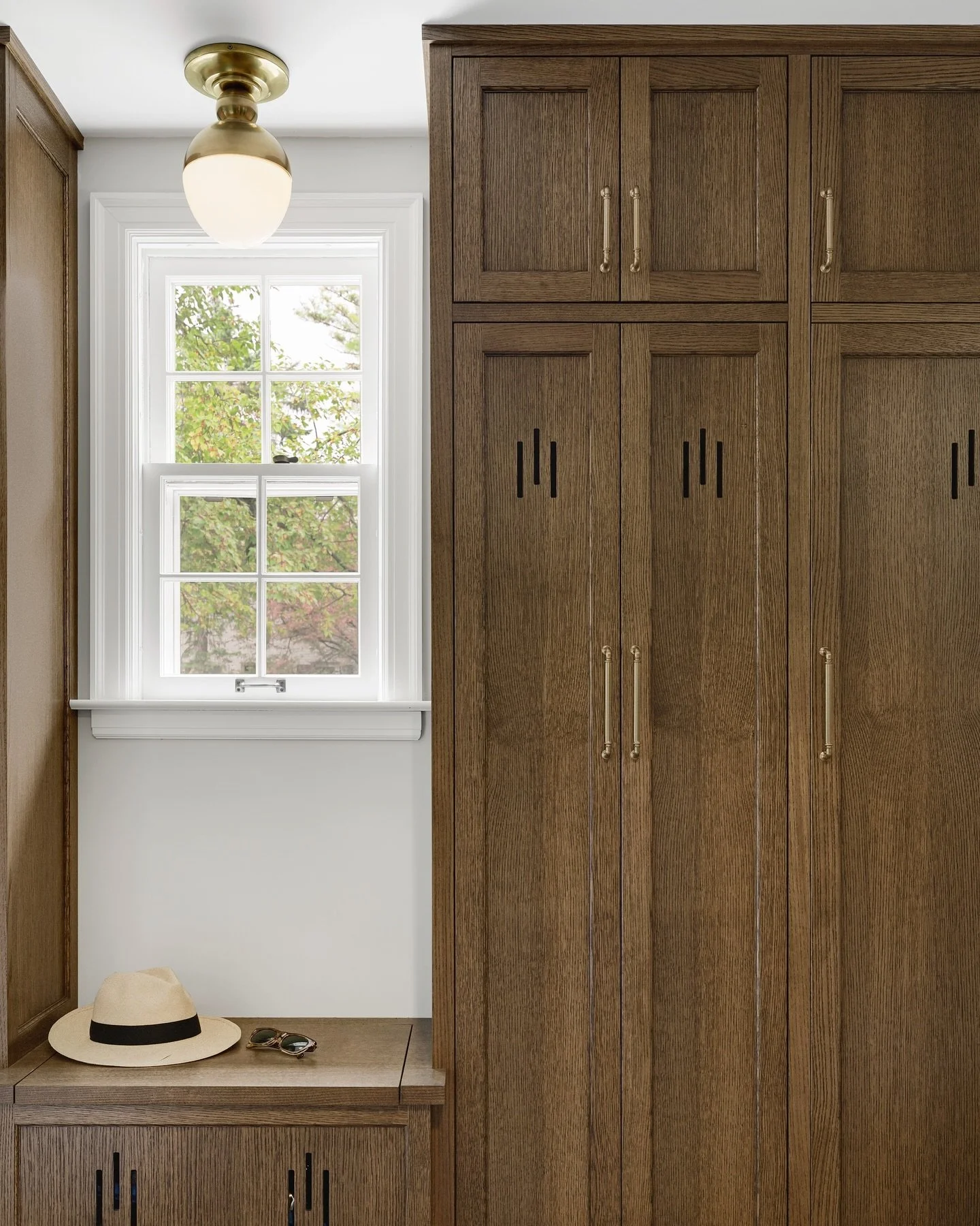 Some sleek storage in the entryway of this home

Mississippi River Blvd, St. Paul, MN

@spacecrafting_photography @vujovich_design_build 

#customcabinetry #cabinetrydesign