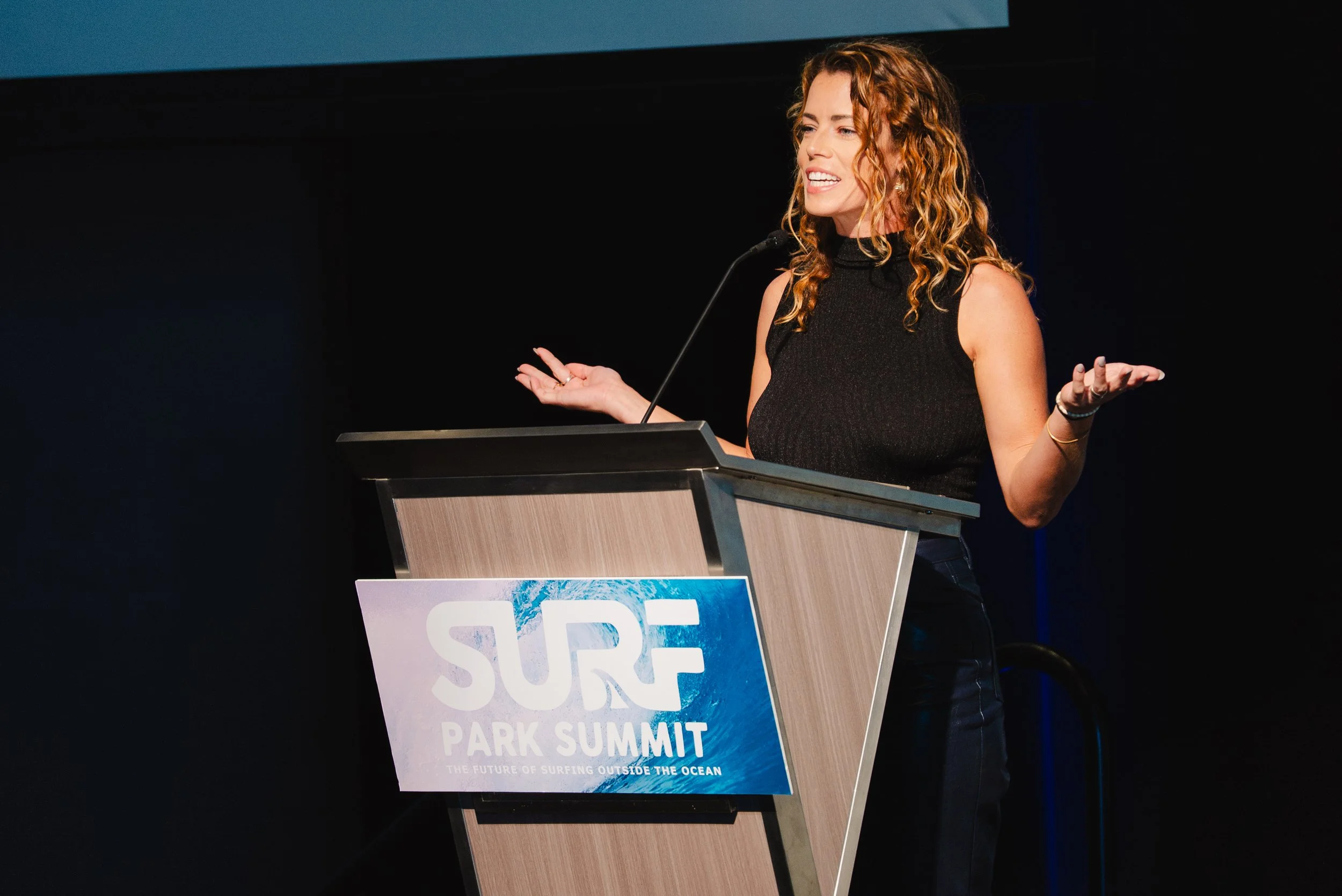 b-surfparksummit2025-mainstage-10.jpg