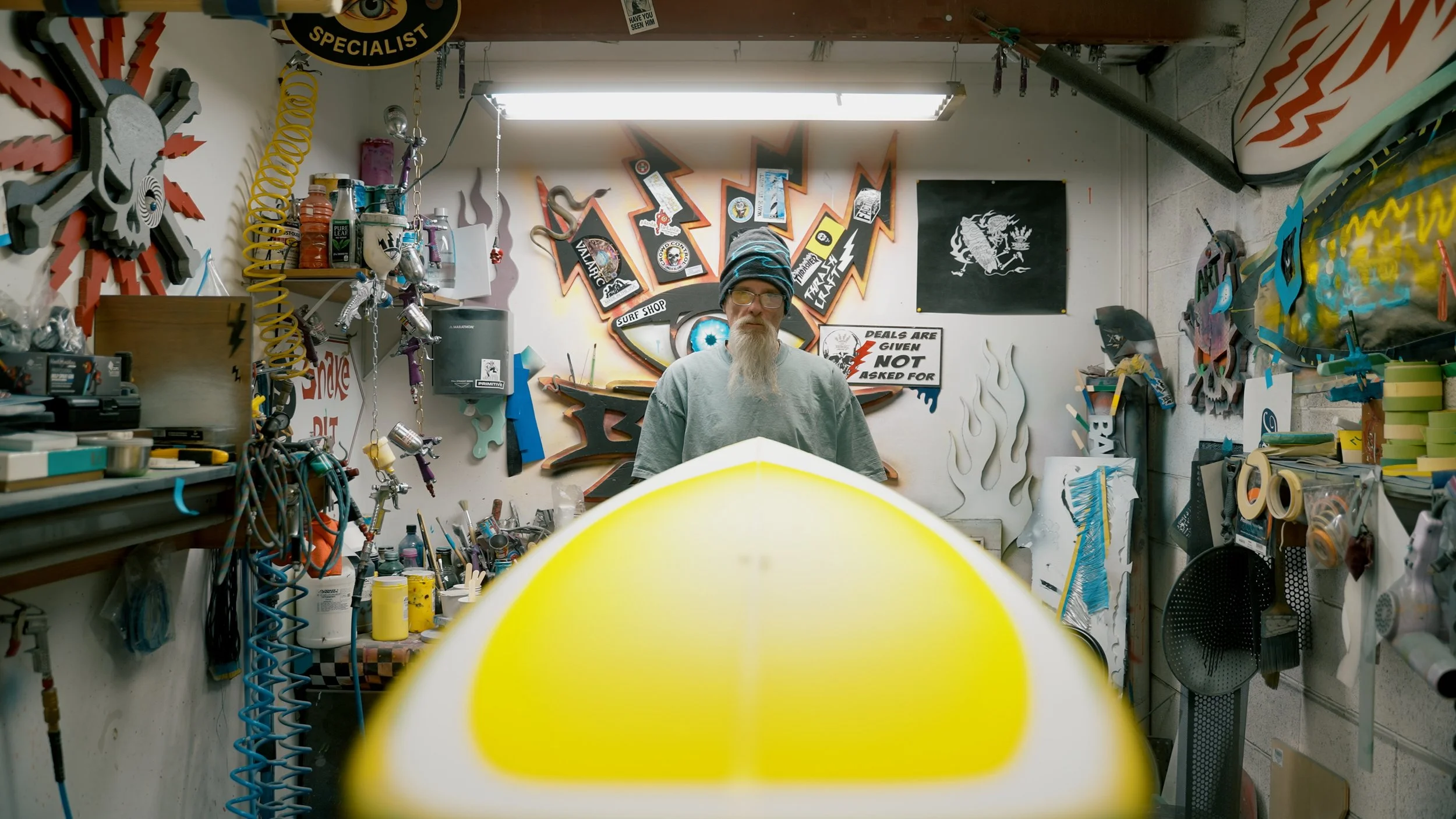 the factory surfboards: airbrushing