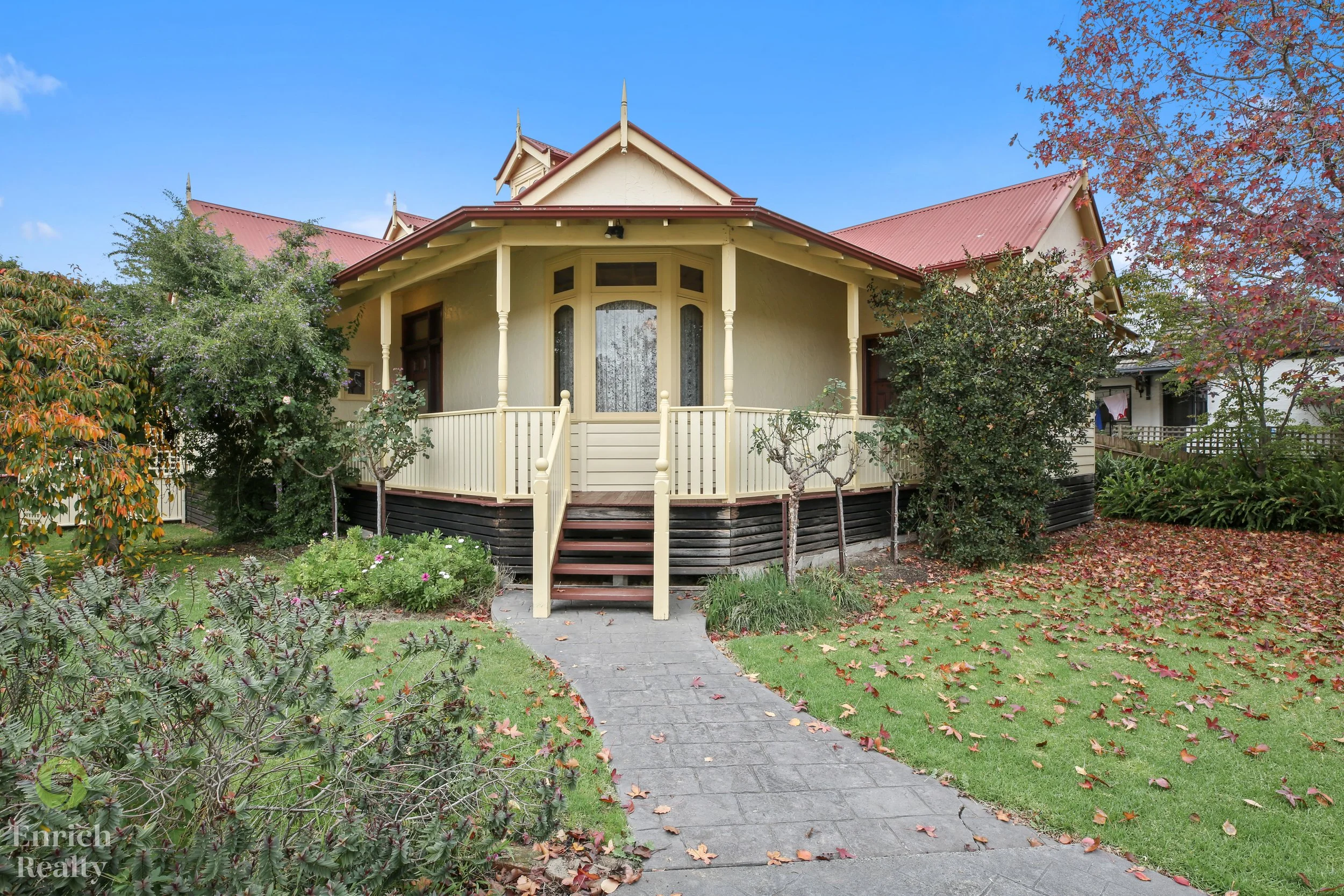 9HollandCourt26WM.jpg
