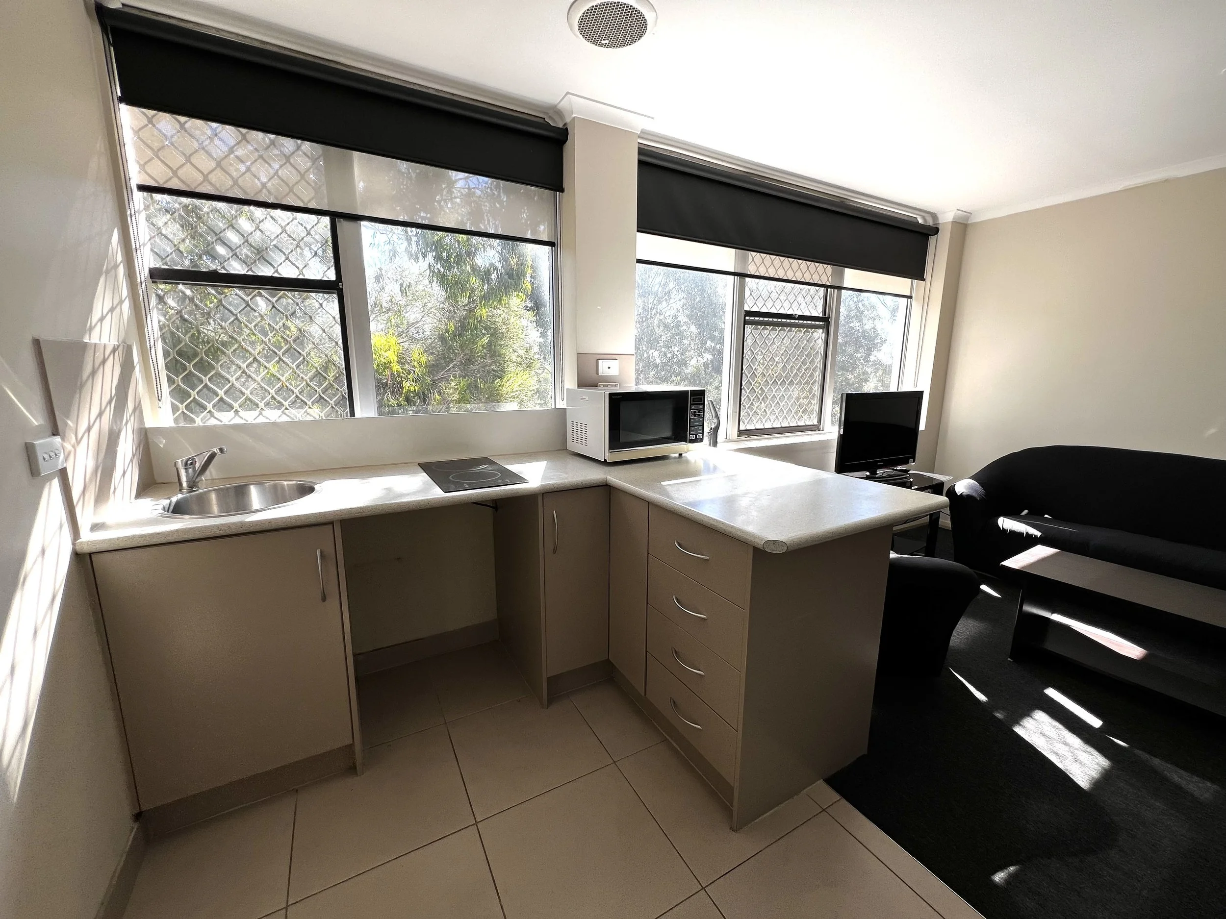 for lease unit fully furnished newborough