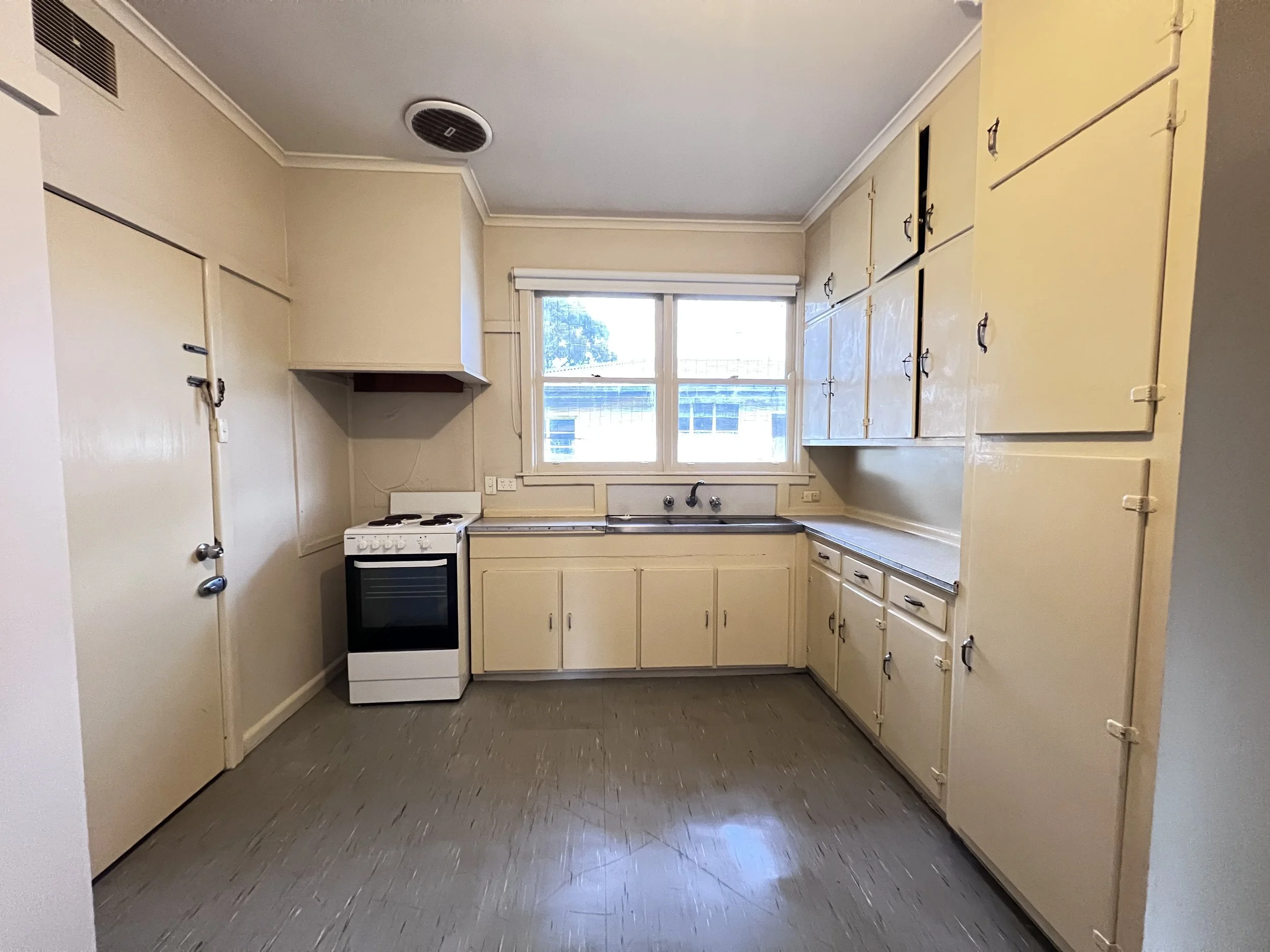 10 Edward Street, Moe - 2.jpeg