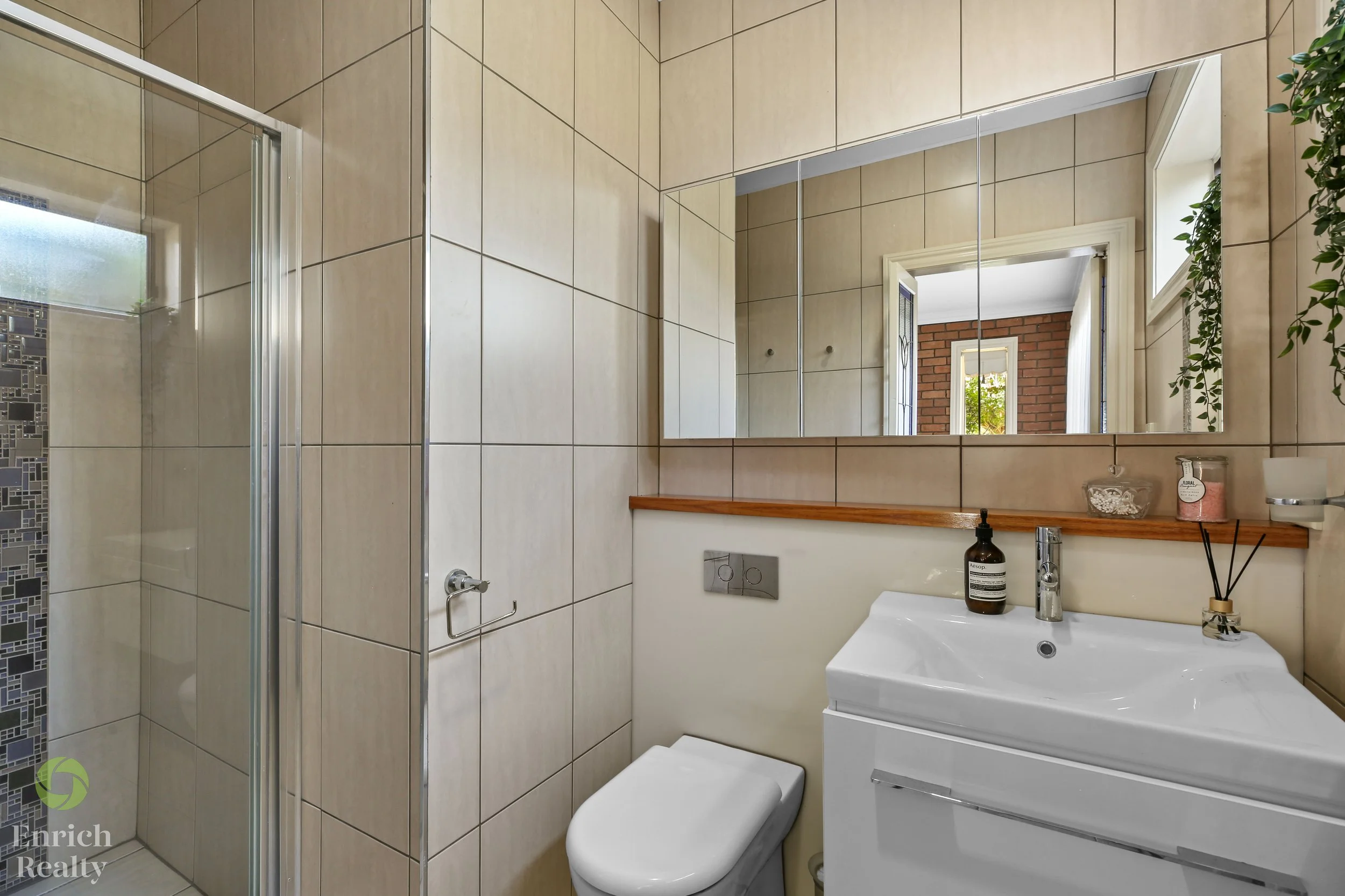 1BrionaCourt19WM.jpg