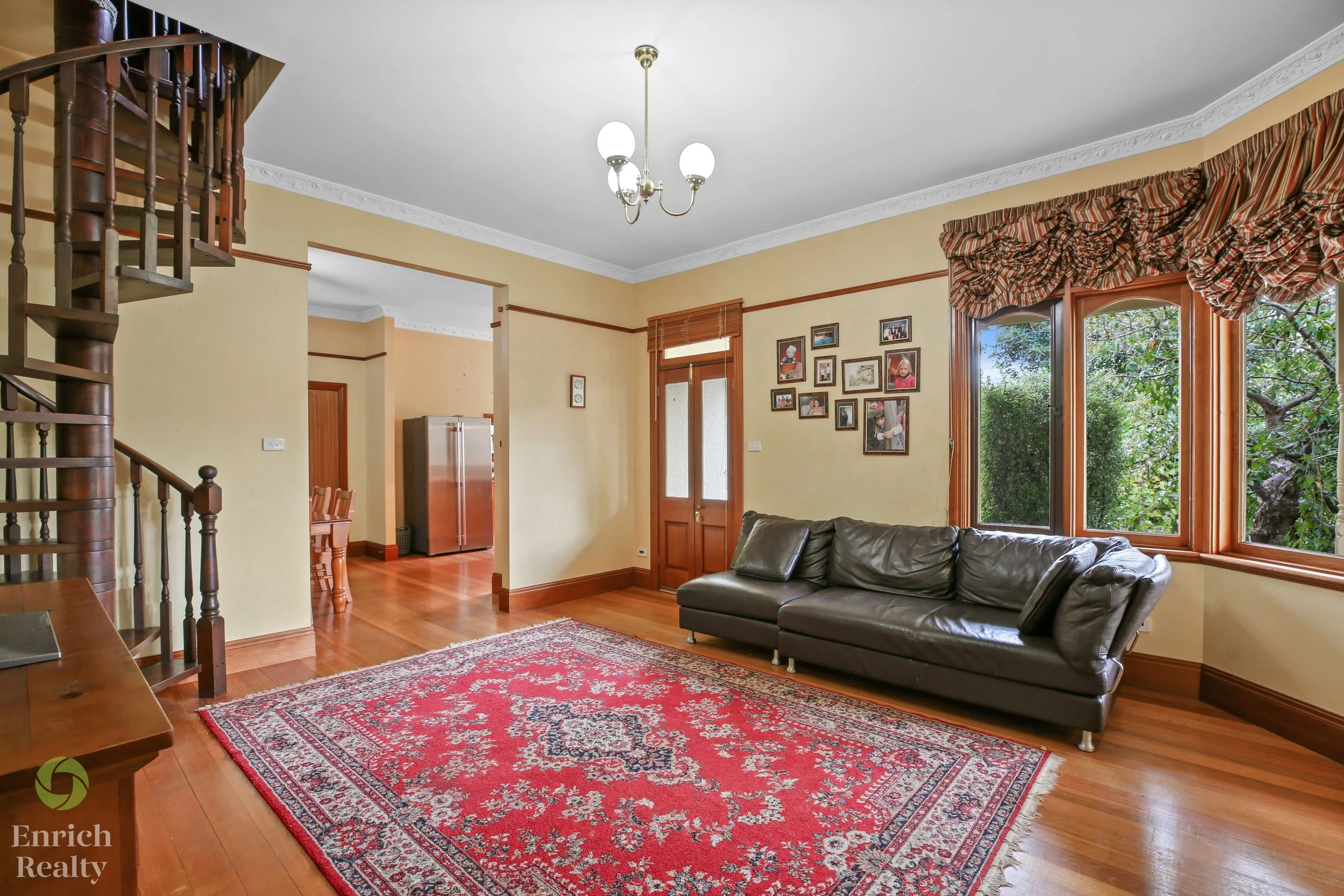 9HollandCourt21WM.jpg