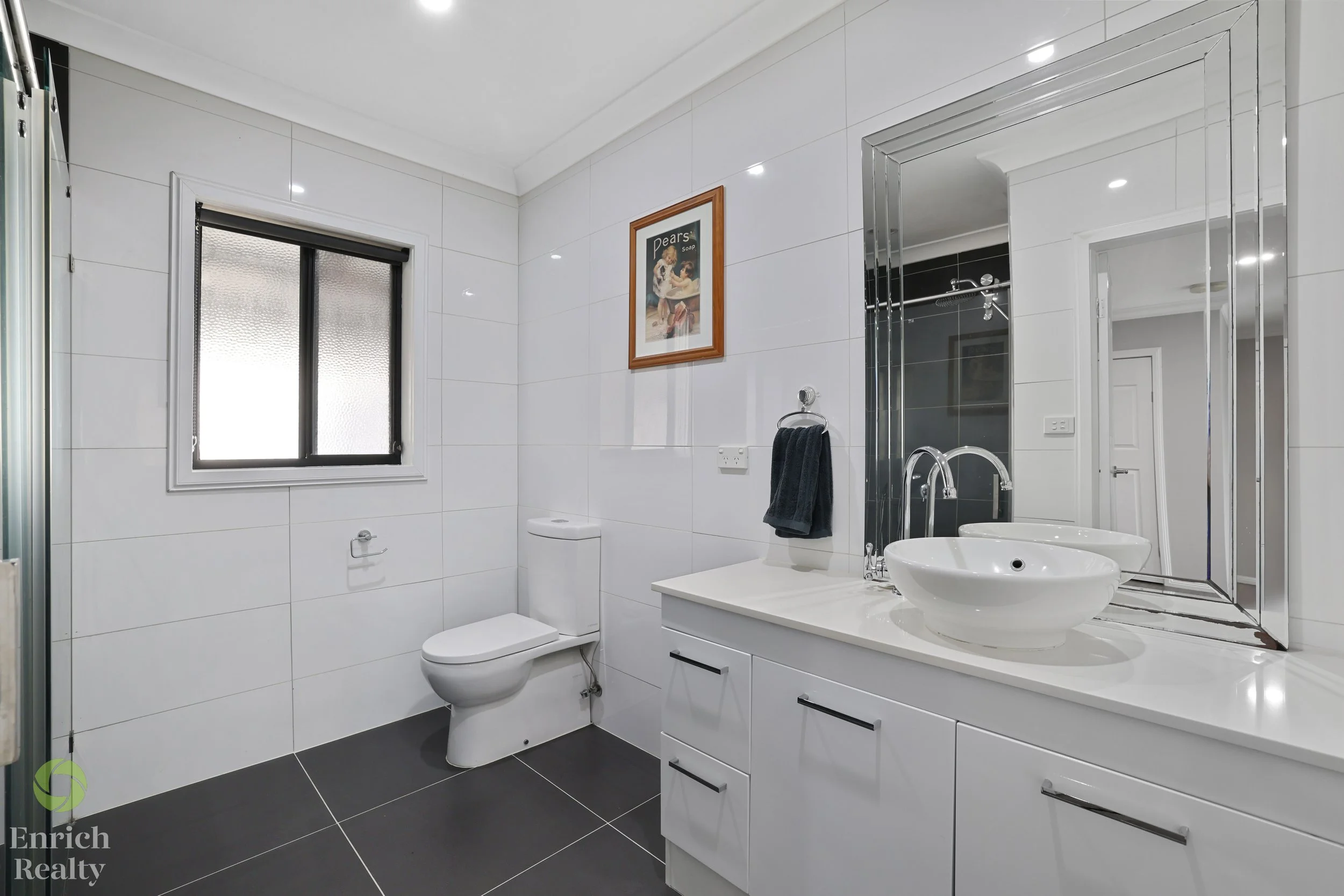 3DesmondStreet10WM.jpg