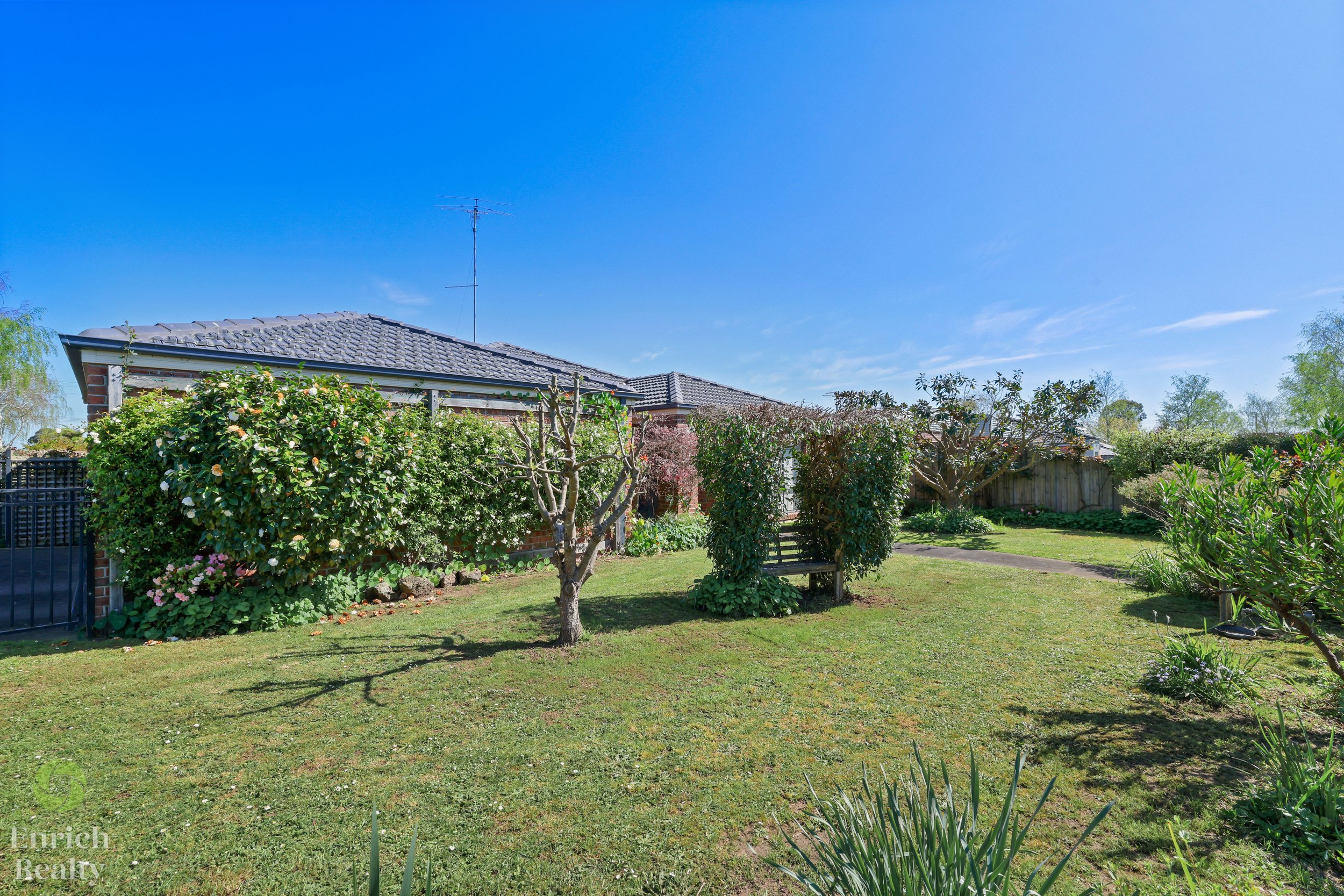 1PoplarClose15WM.jpg