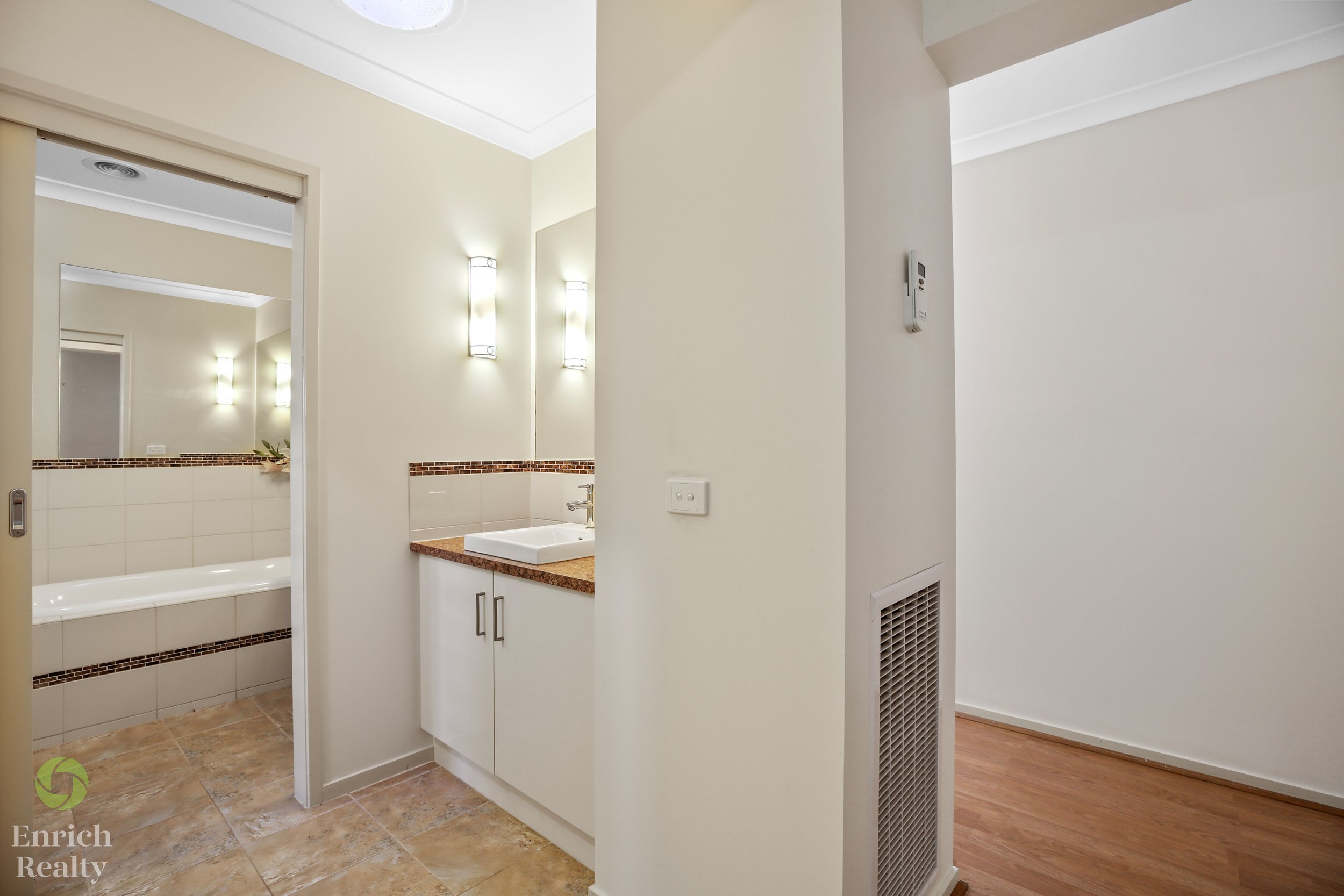 4MontaneBoulevard11WM.jpg