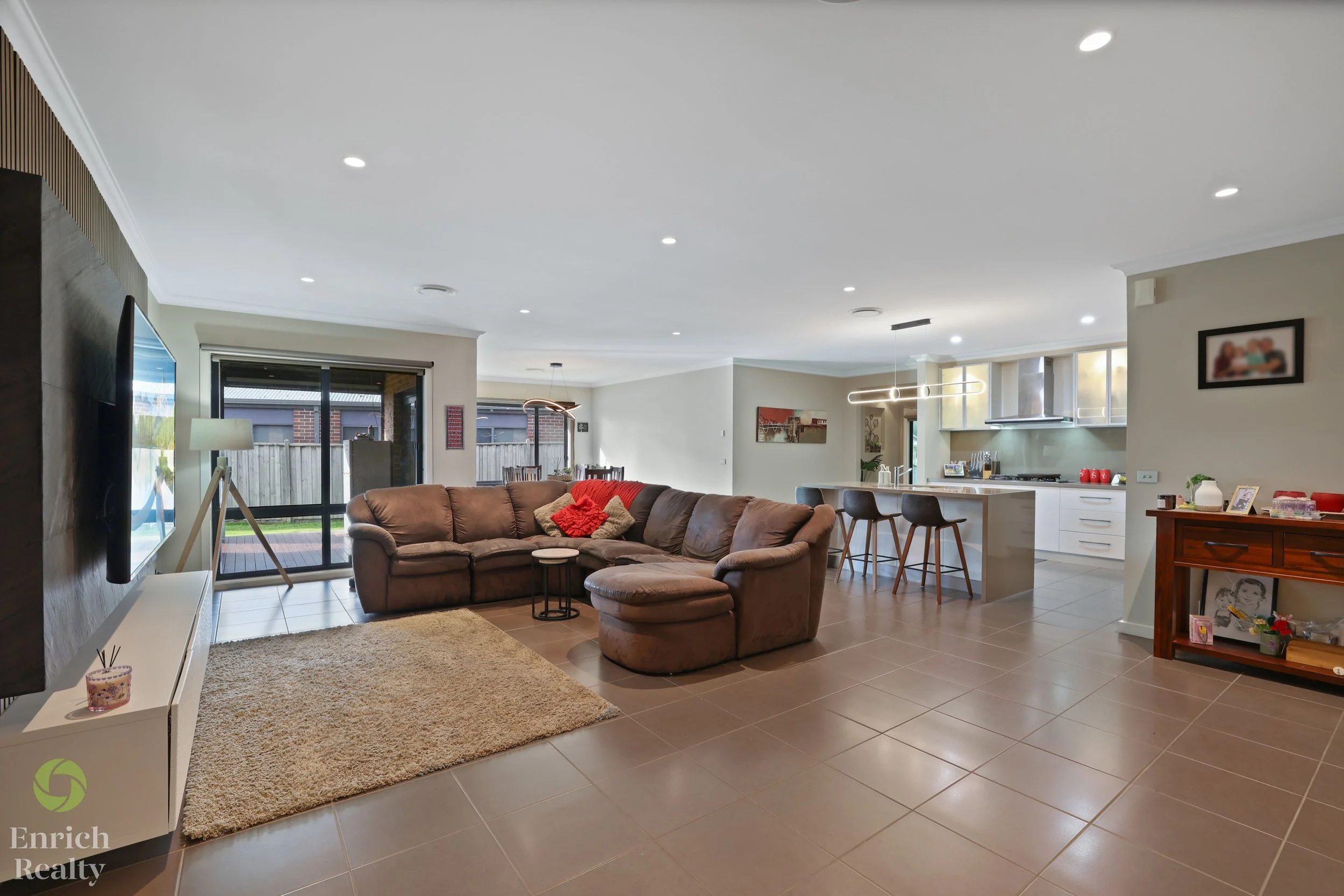 4RobinClose15WM.jpg