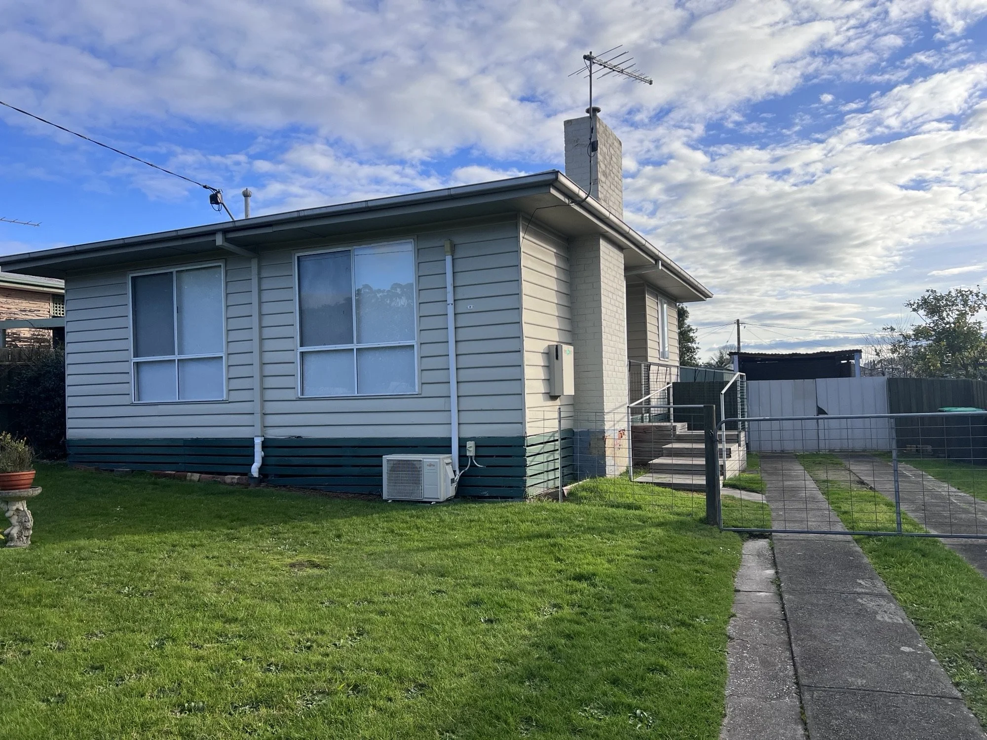 8 Mann Street, Moe - 1.jpg