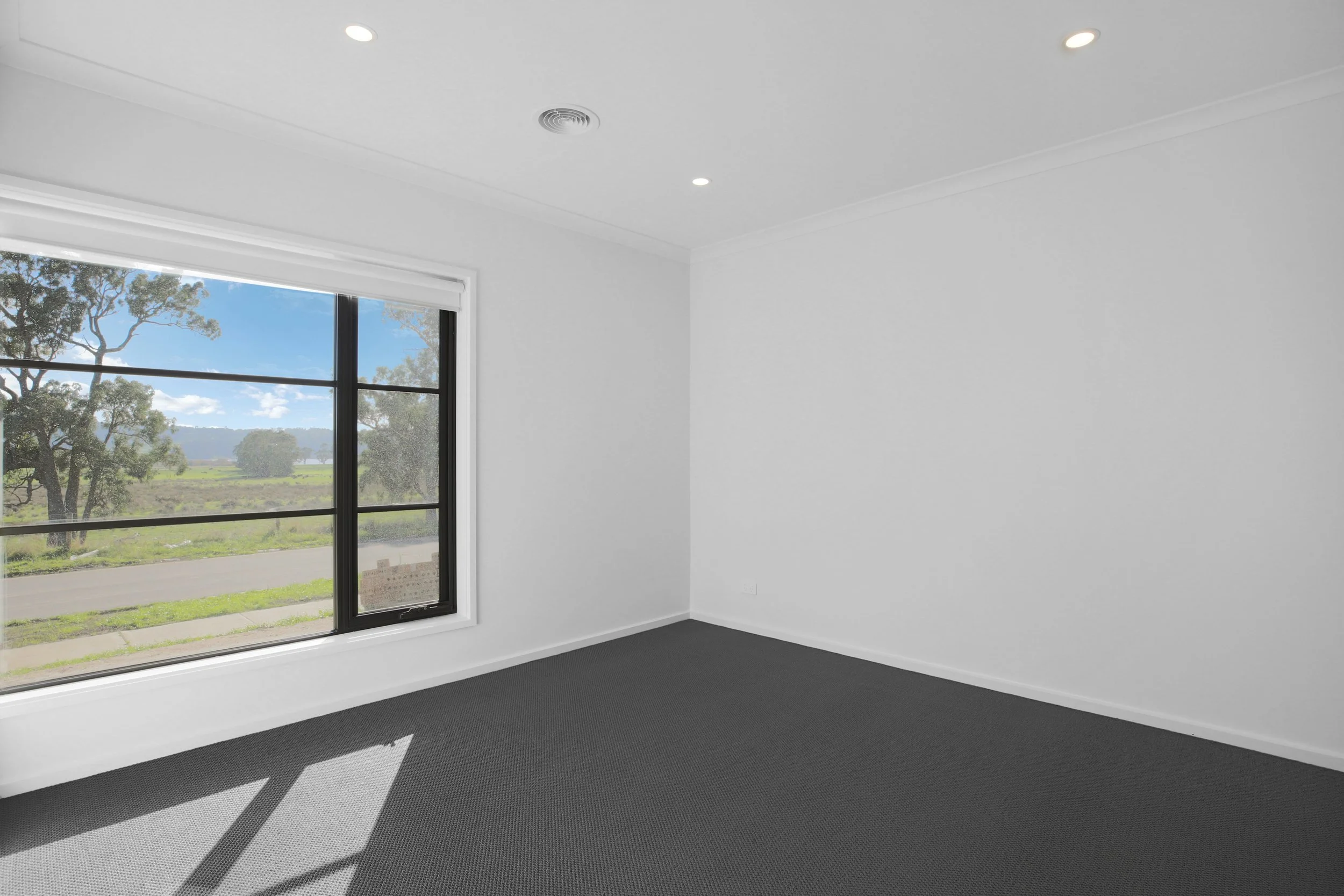 33 Freeman Circuit, Newborough - 5.jpg