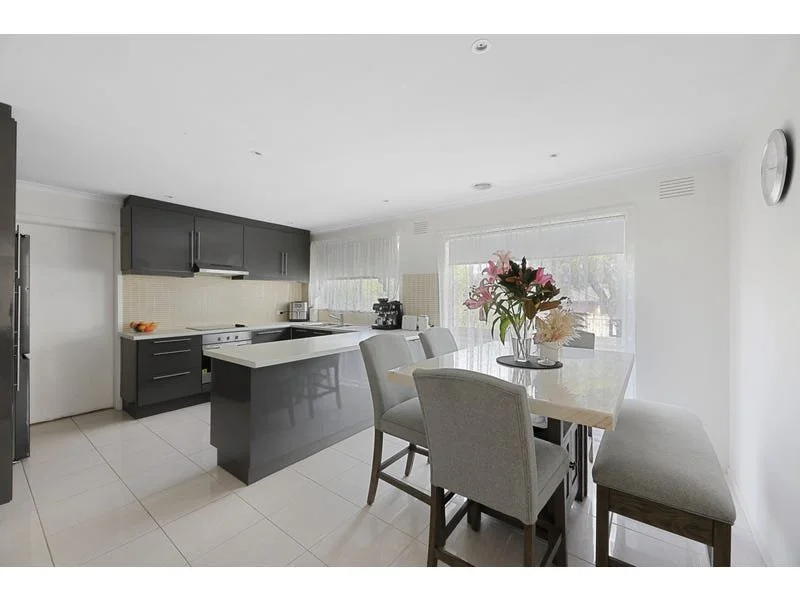 10 Cobb Court, Newborough - 3.jpg