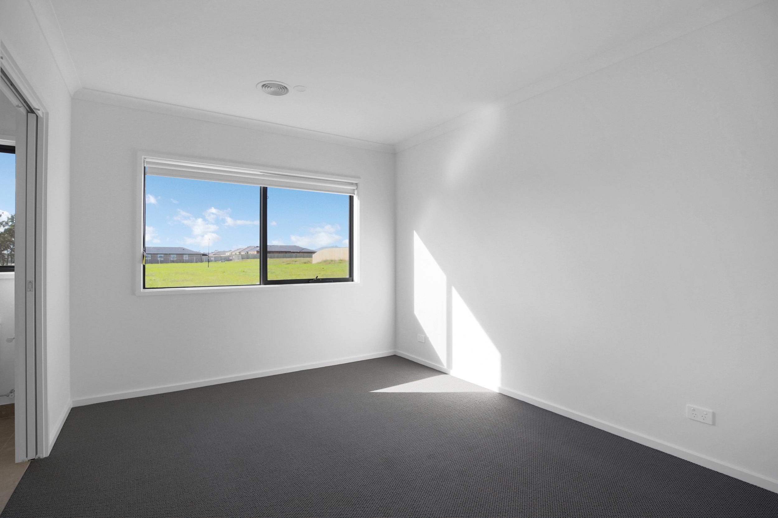 33 Freeman Circuit, Newborough - 6.jpg