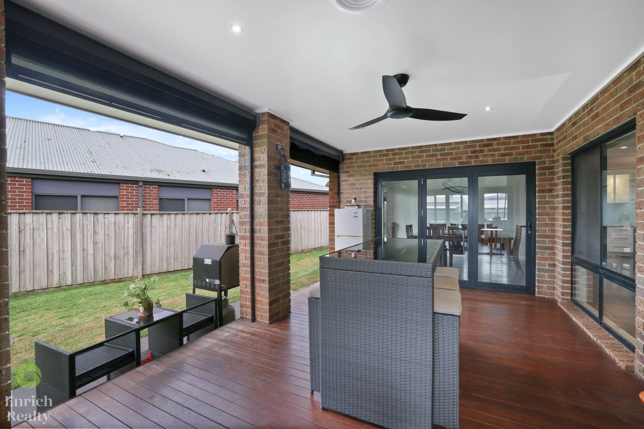 4RobinClose25WM.jpg