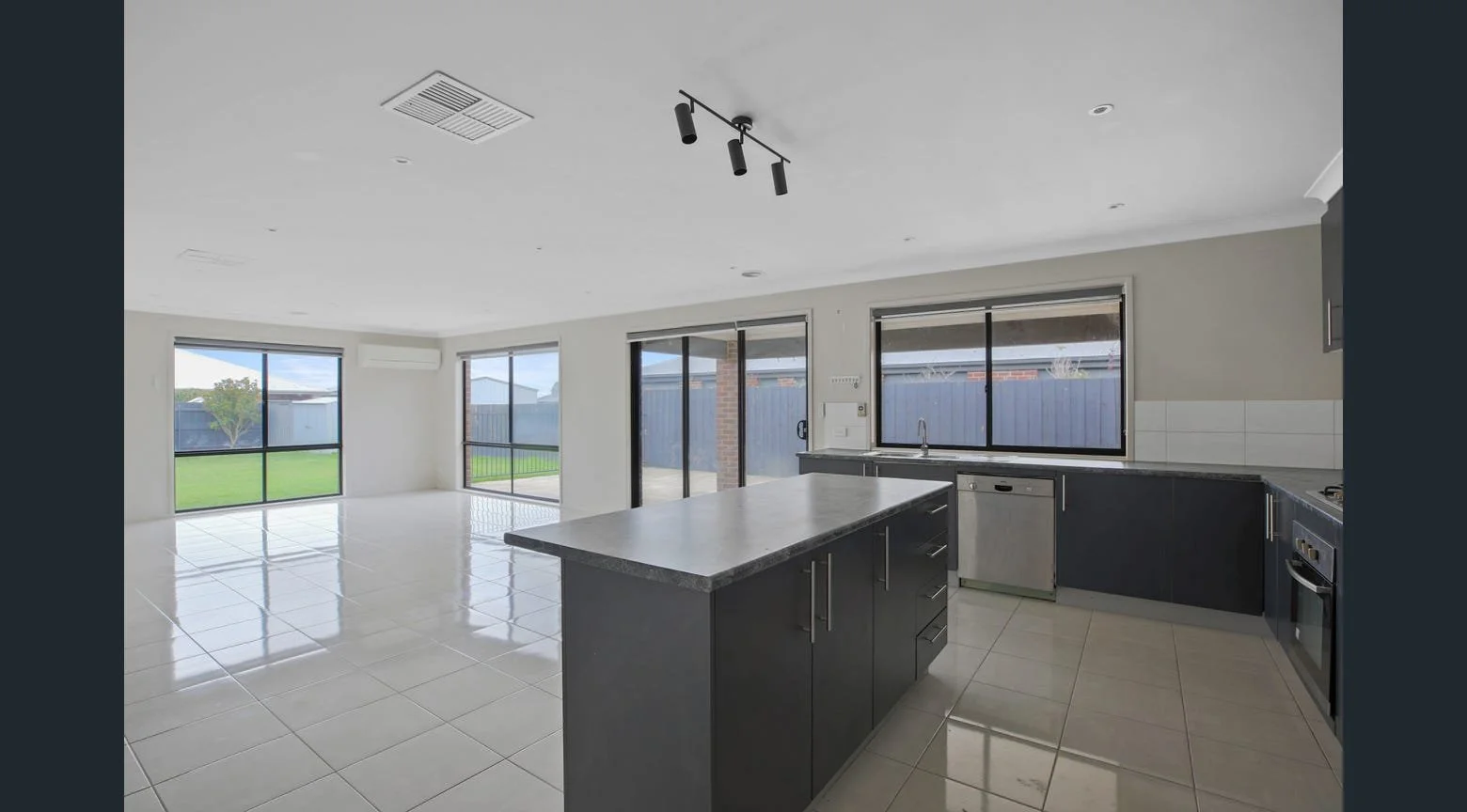 16 Newry Drive, Traralgon - 6.jpg