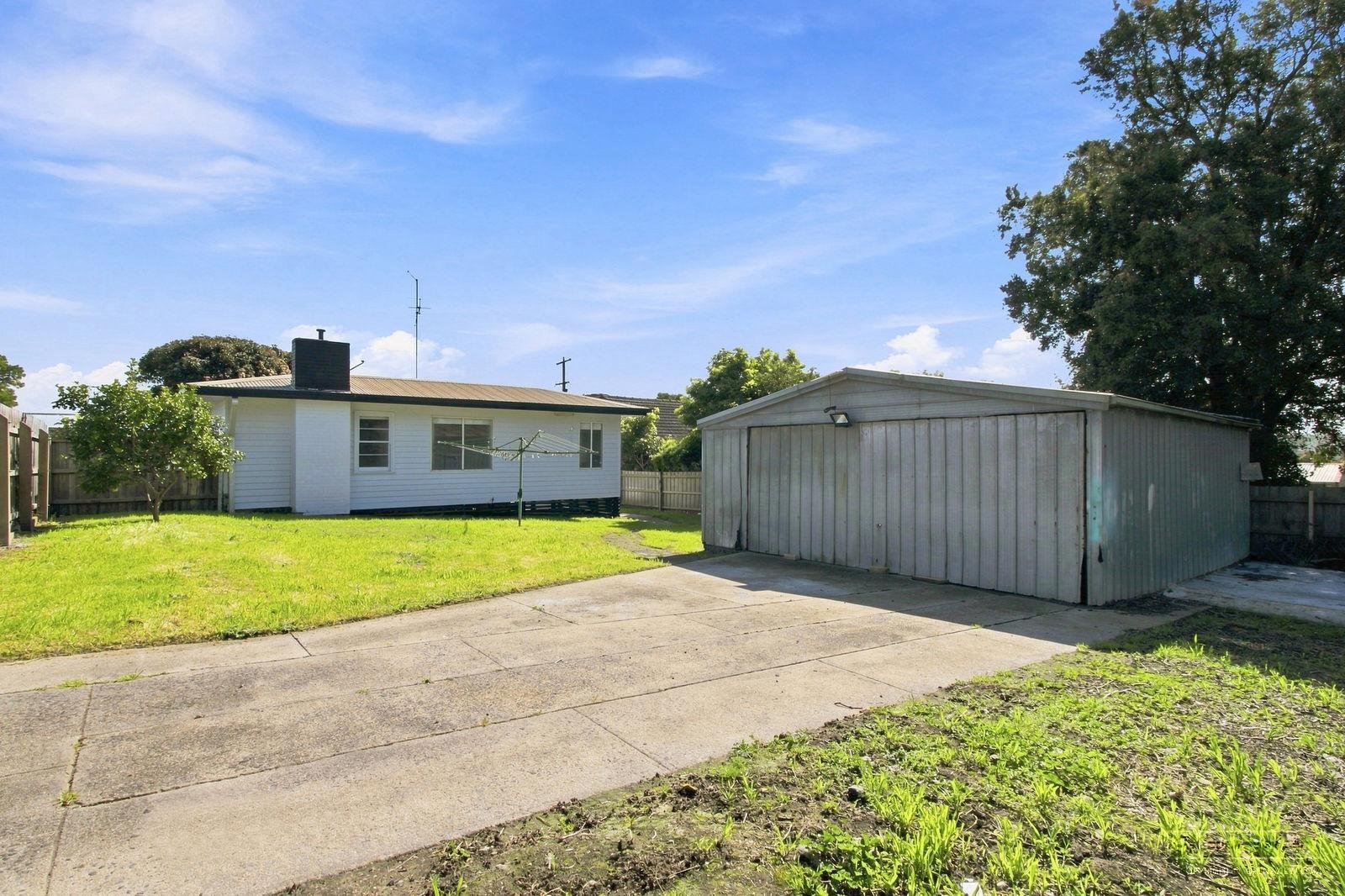 9 Baw Baw Street, Moe - 14.jpg