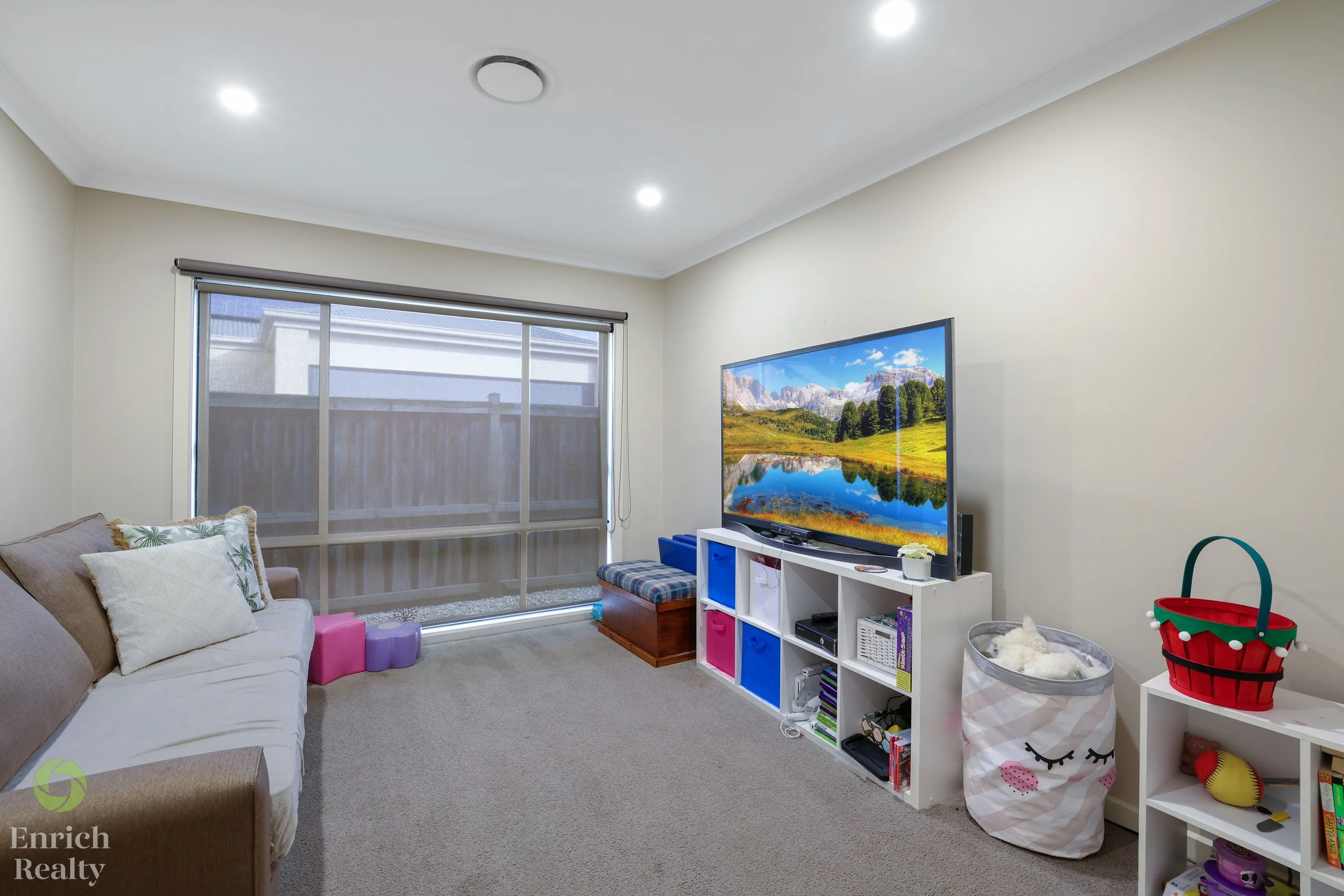 4RobinClose19WM.jpg