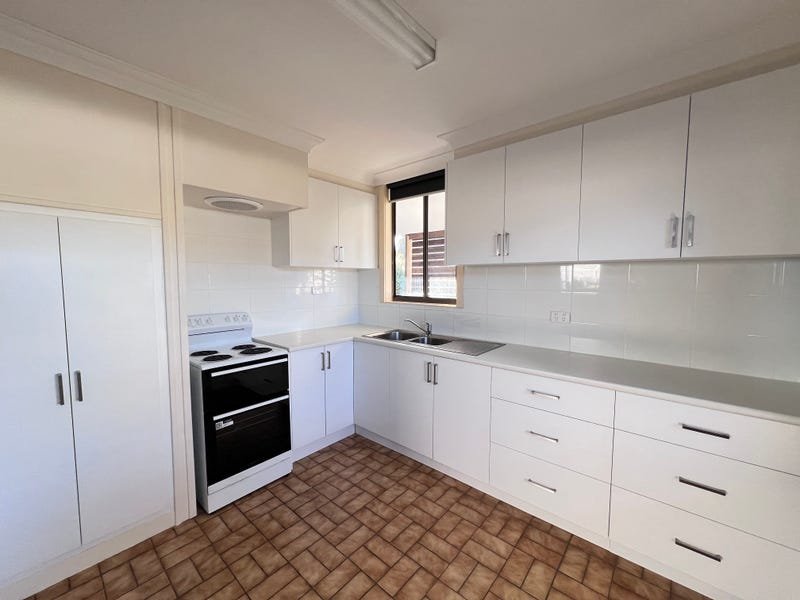 2 Mardan Street, Newborough - 4.jpg