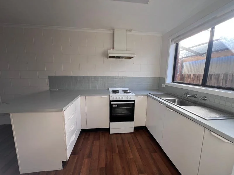 3_5 Evelyn St, Moe - 3.jpg