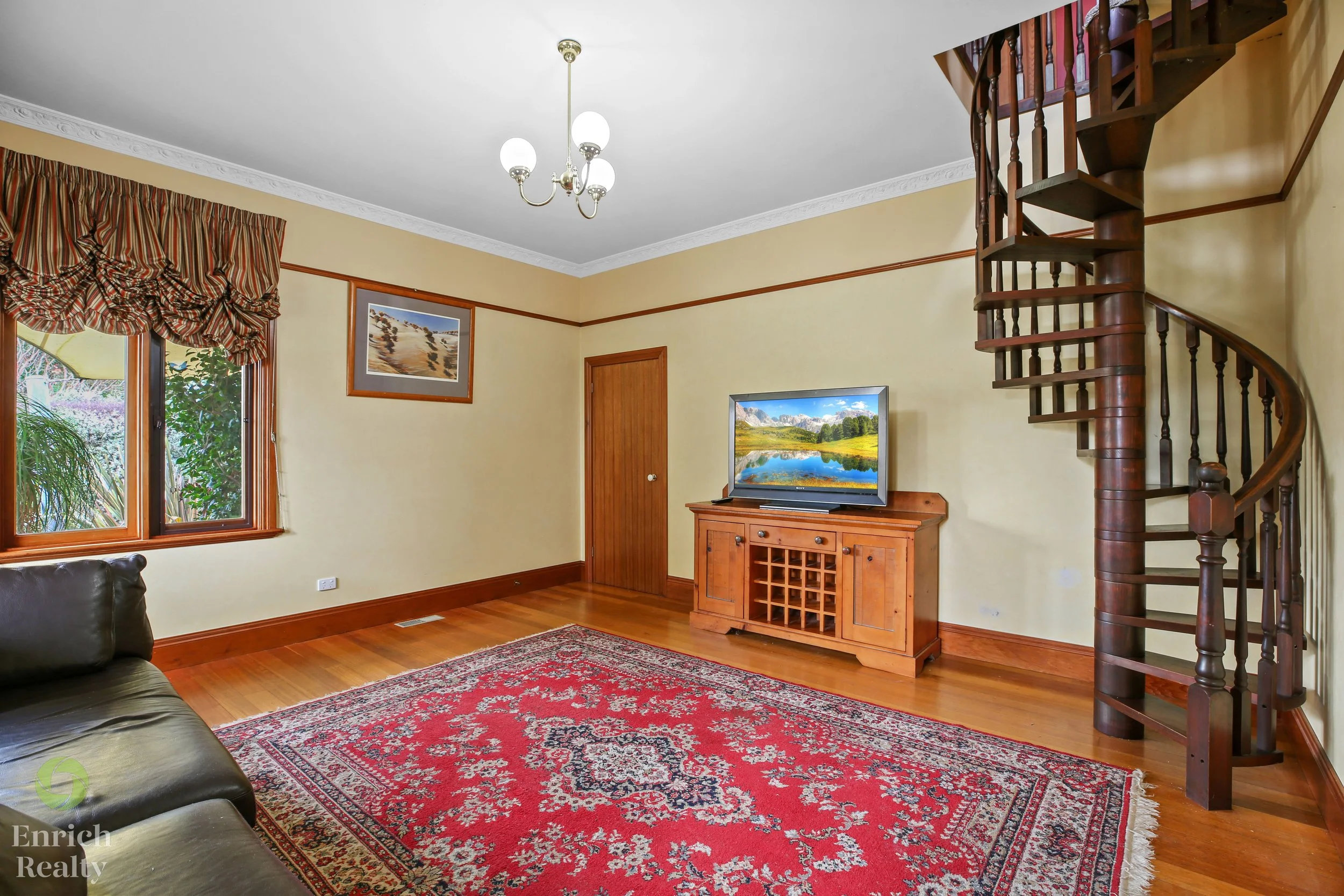9HollandCourt20WM.jpg