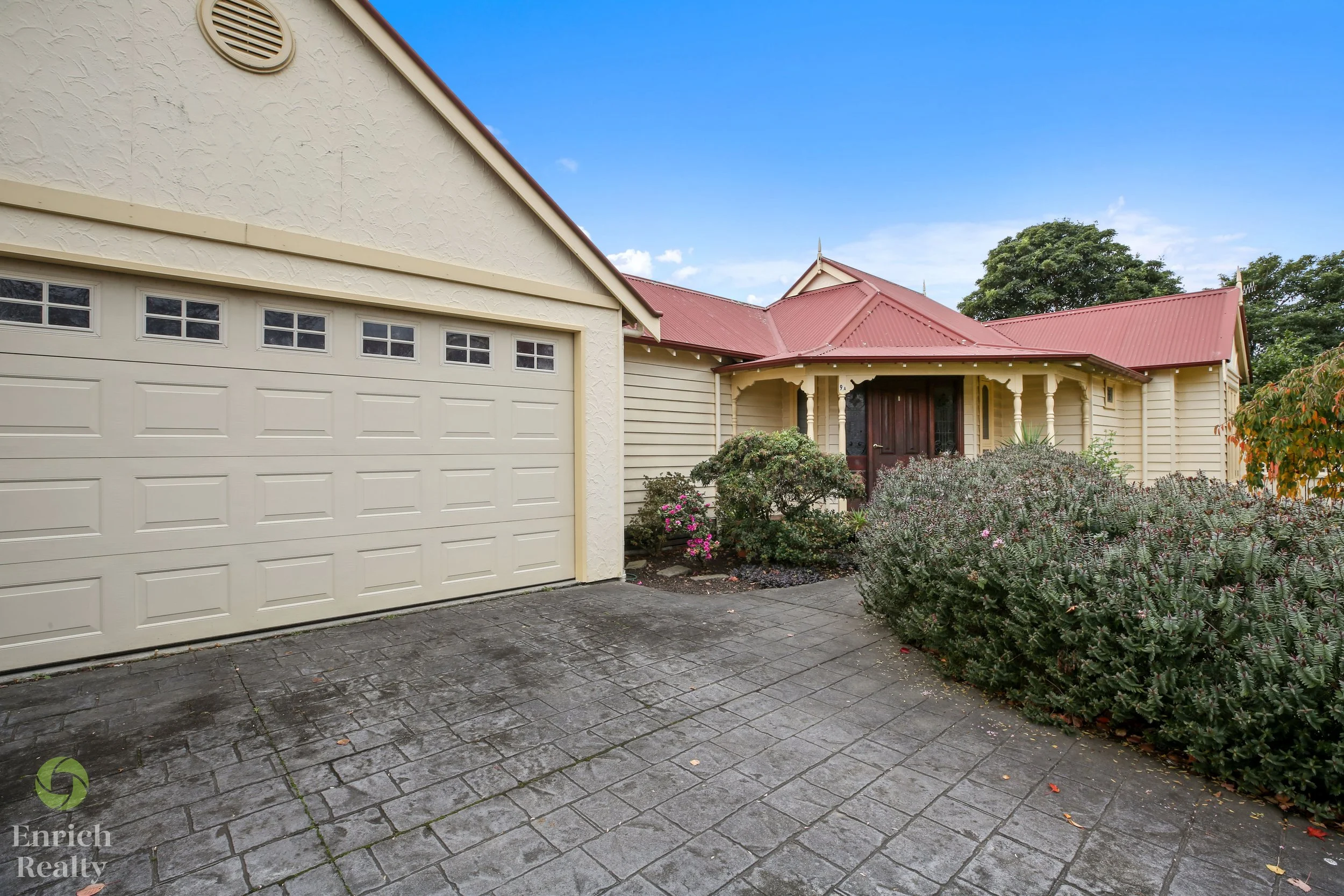 9HollandCourt27WM.jpg