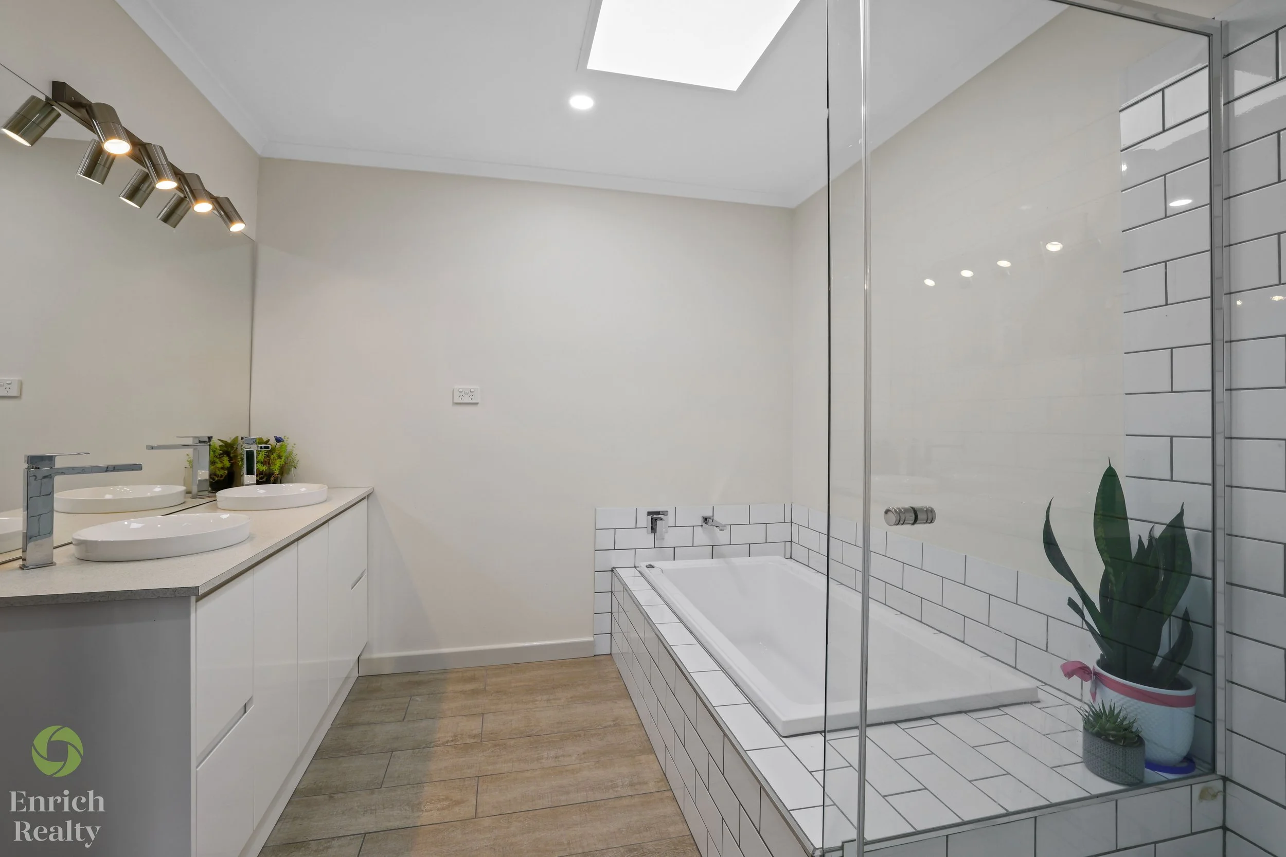 10MalnhamCrescent24WM.jpg