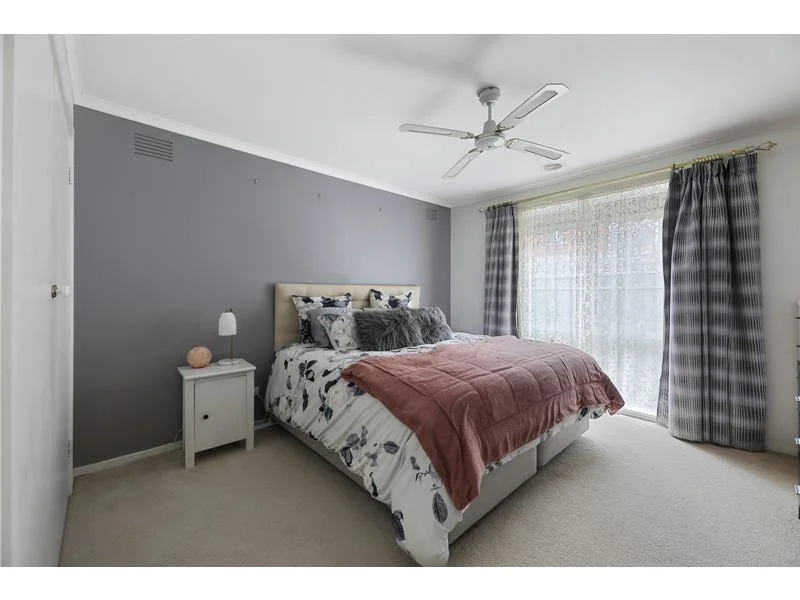10 Cobb Court, Newborough - 5.jpg