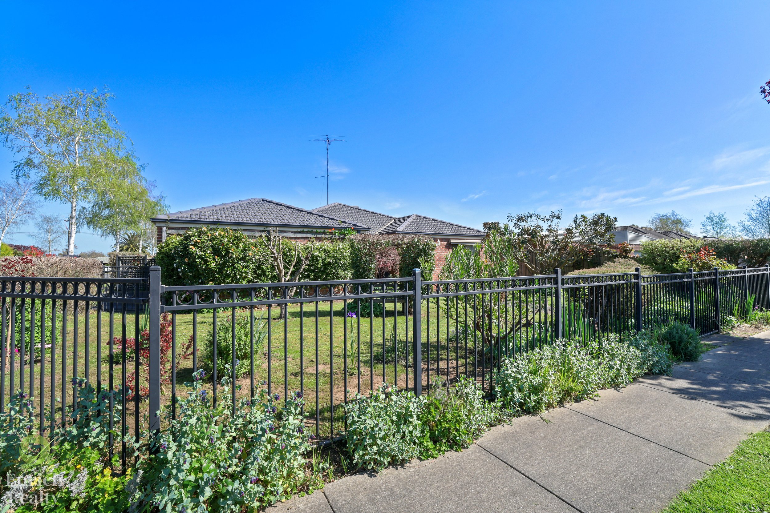 1PoplarClose16WM.jpg