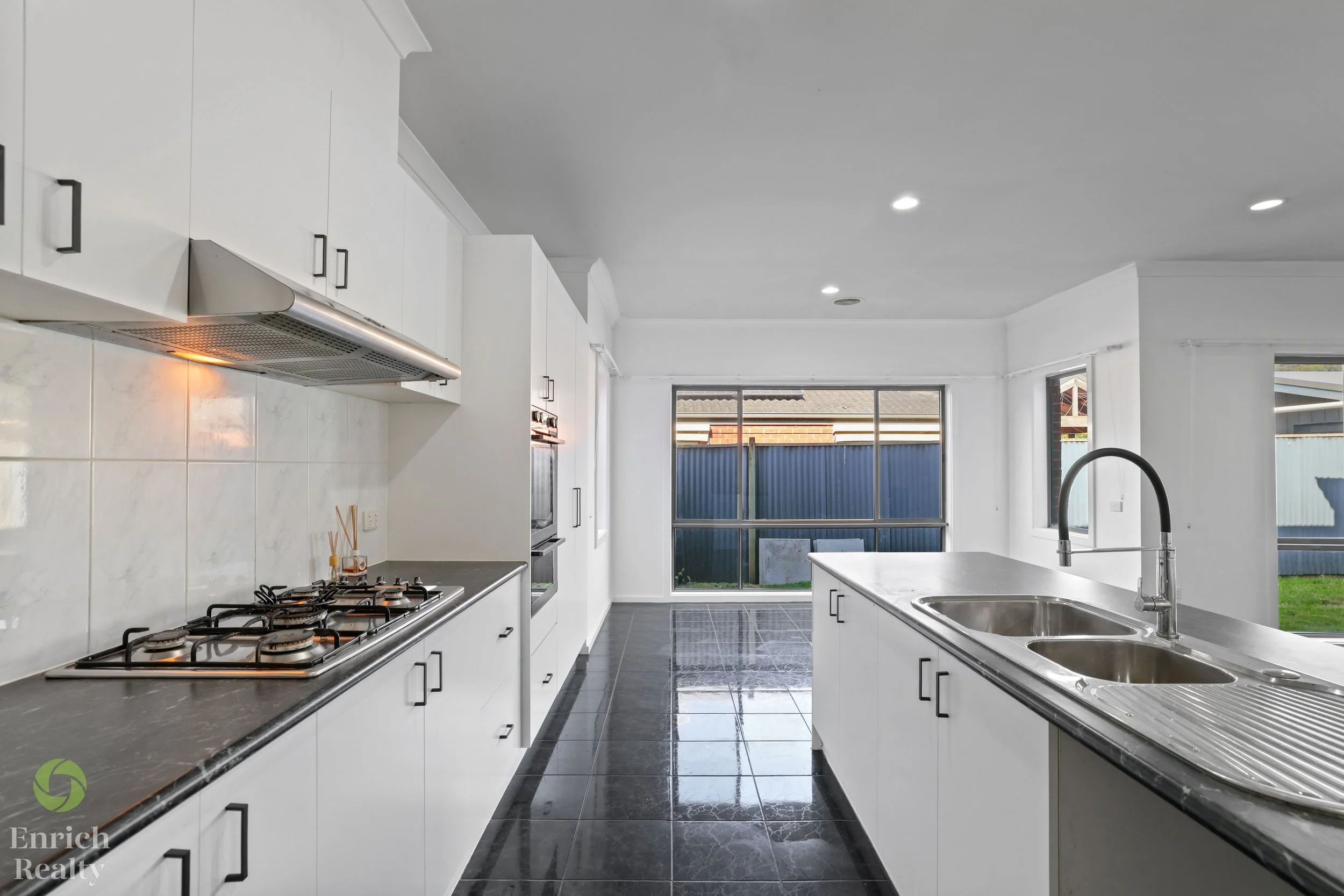 28VincentBoulevard24WM.jpg