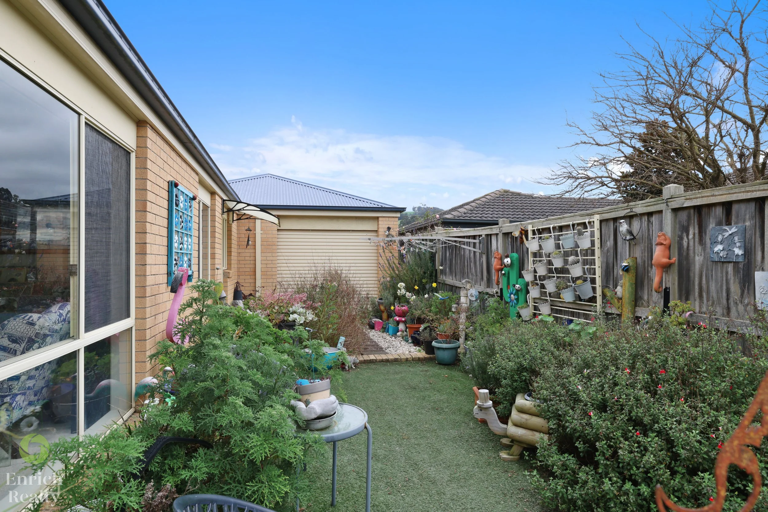16PoplarClose25WM.jpg