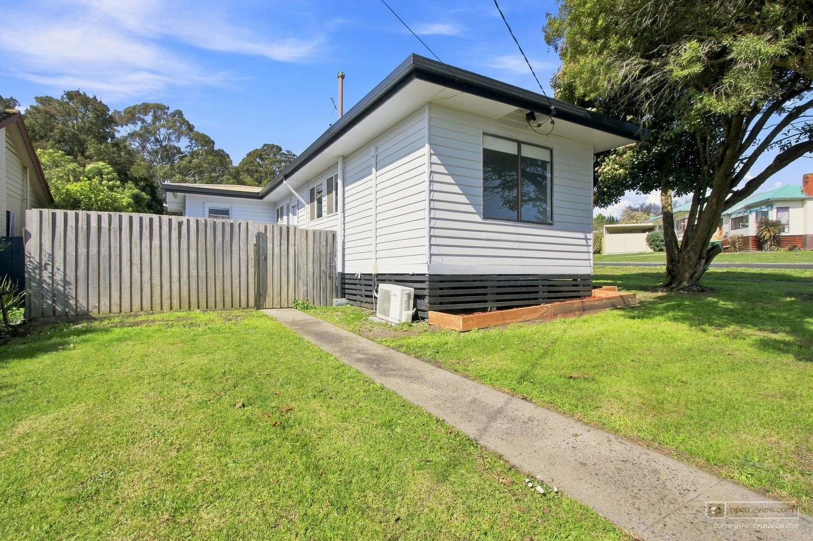 9 Baw Baw Street, Moe - 3.jpg