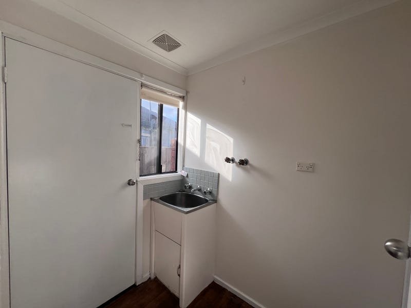 3_5 Evelyn St, Moe - 8.jpg