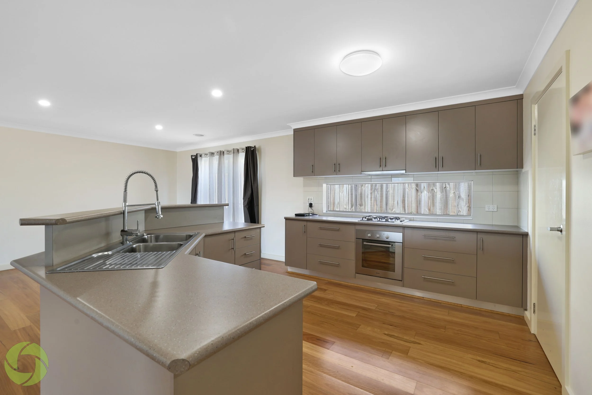46VincentBoulevard18WM.jpg