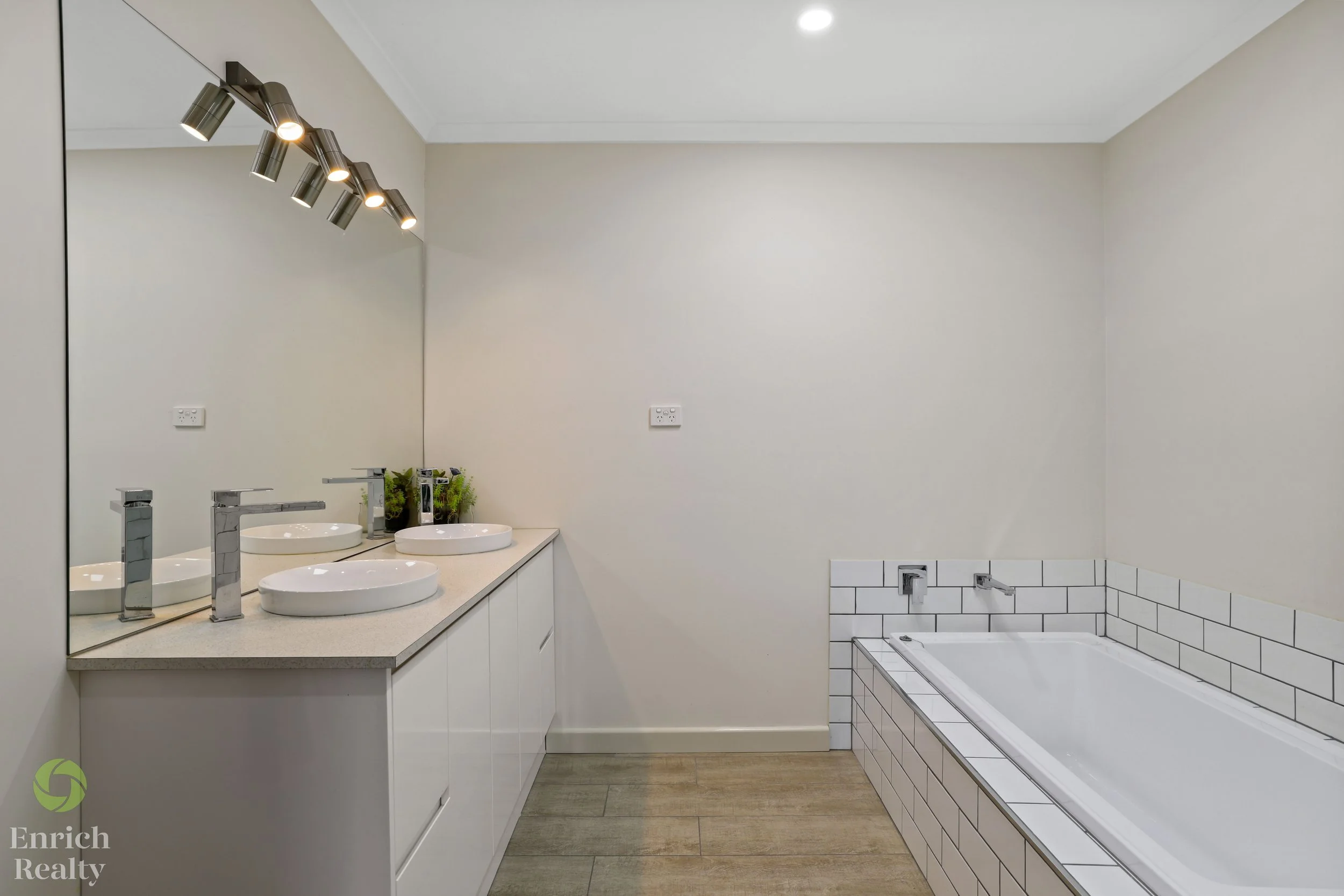 10MalnhamCrescent23WM.jpg