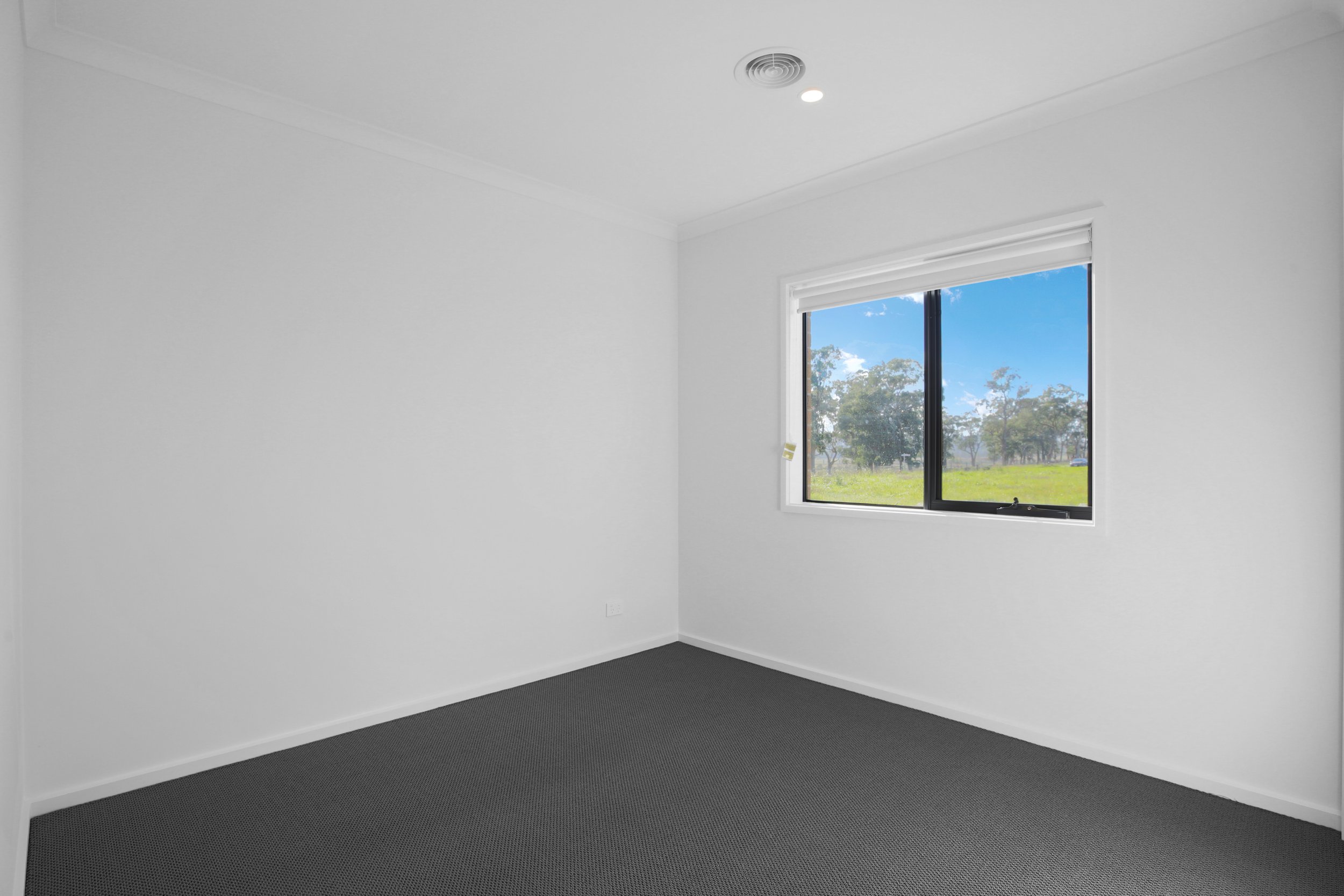 33 Freeman Circuit, Newborough - 7.jpg