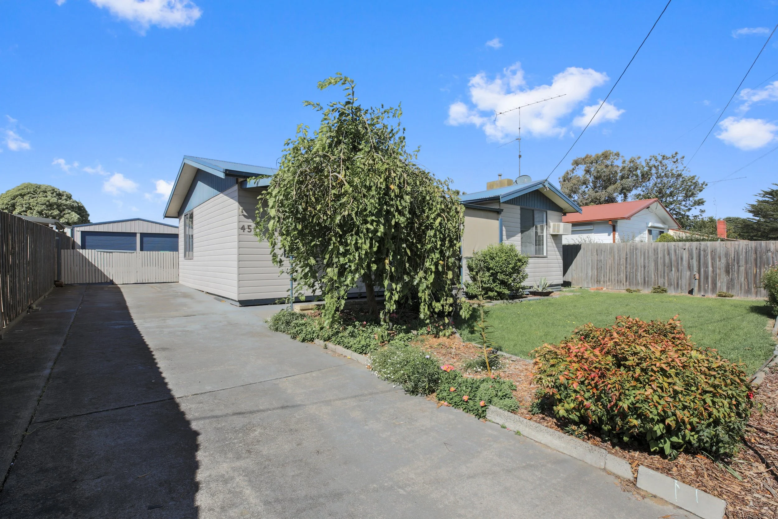 house for lease in newborough