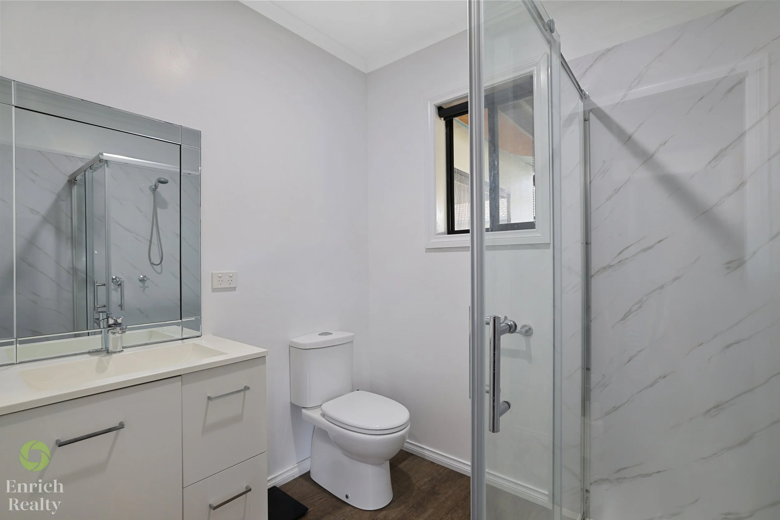 3DesmondStreet13WM.jpg