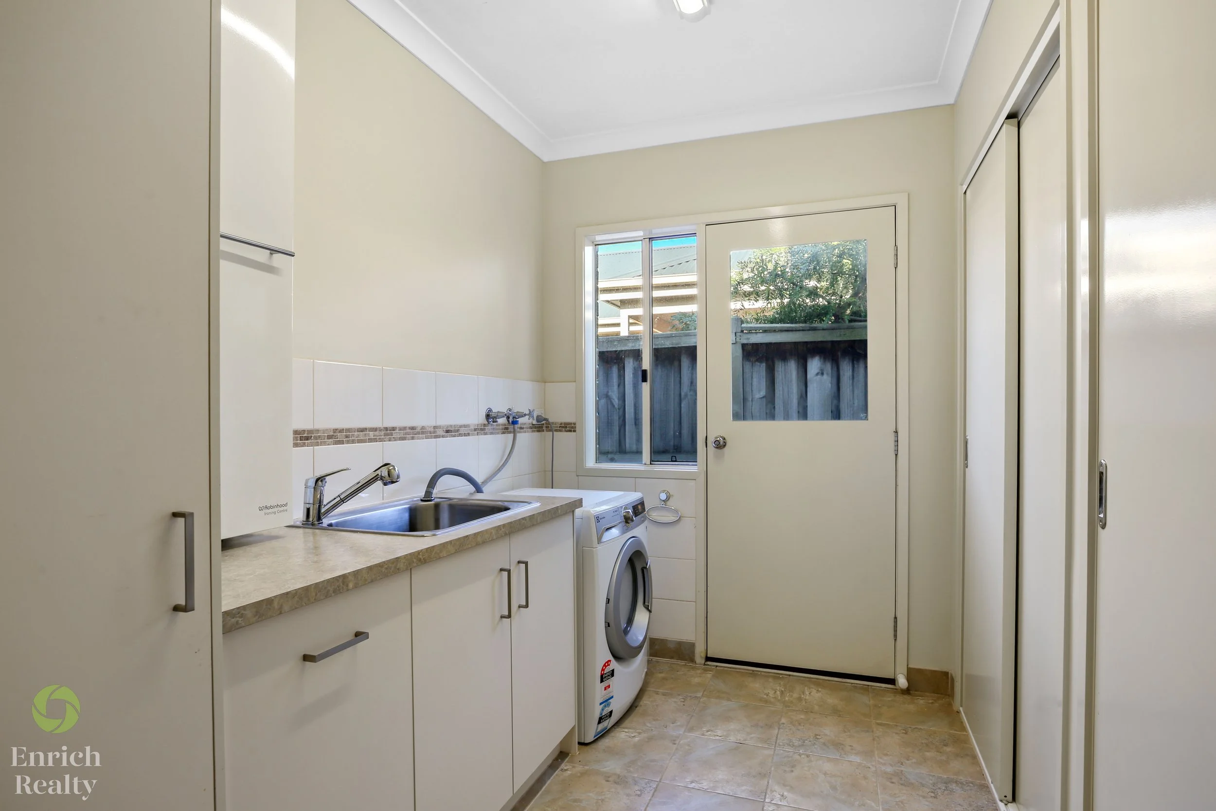 4MontaneBoulevard15WM.jpg