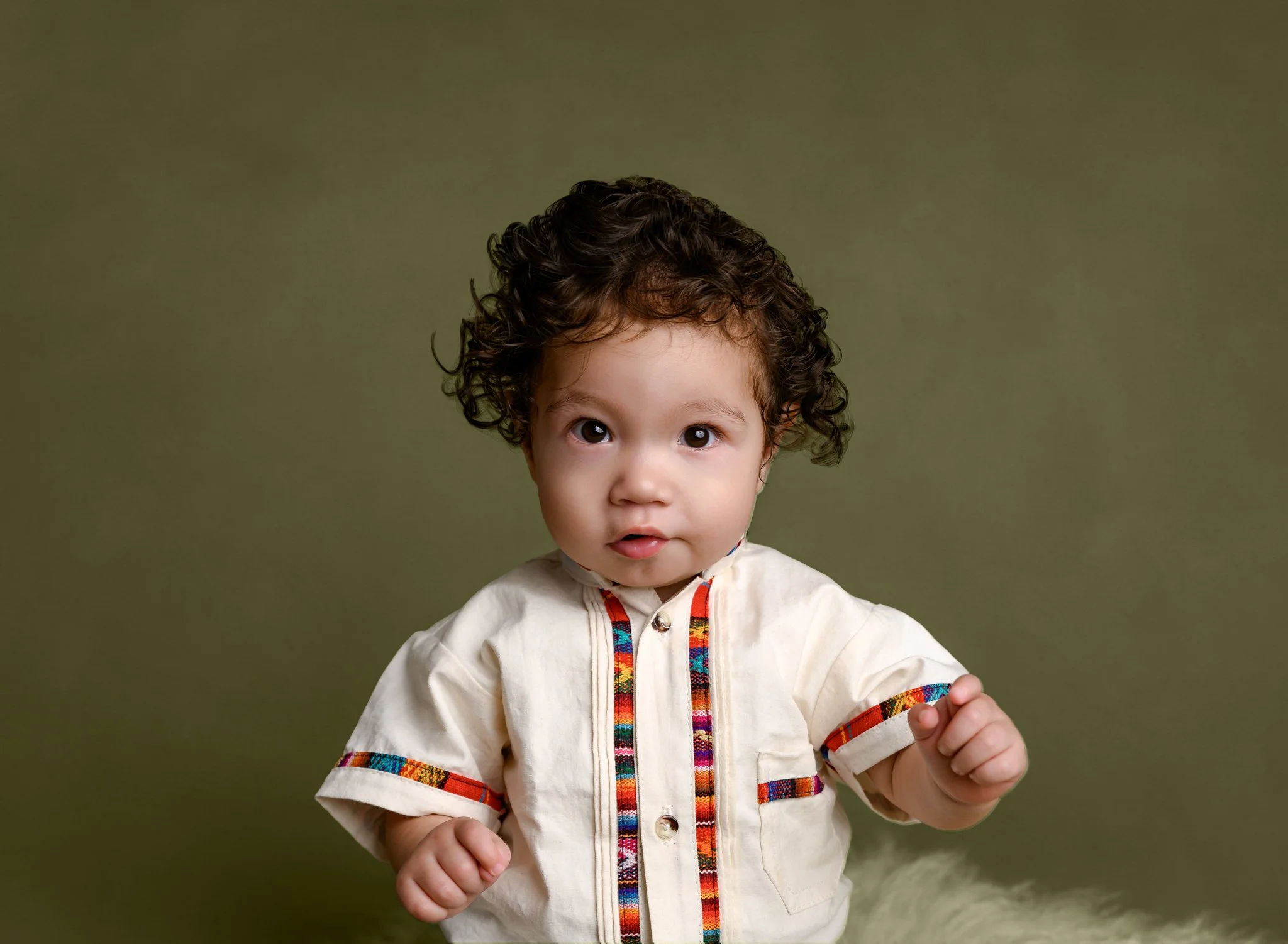 It's been a year since little Mateo has been in the studio. He was just in for a Milestone session for turning one. He was in a good mood the whole session and was a lot of fun to photograph.  Mateo was very serious at the beginning of the session, b