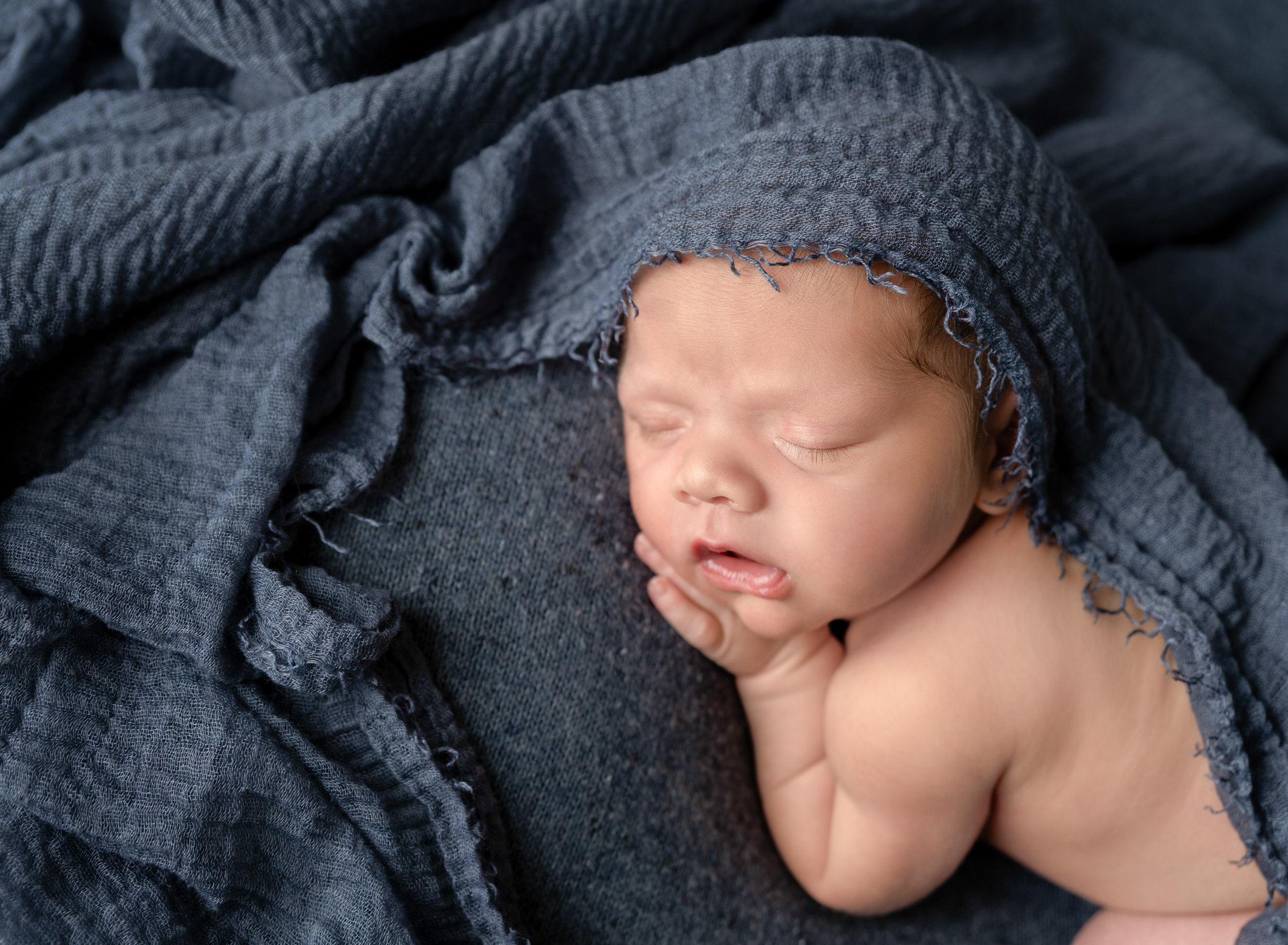 professional-newborn-photography-crescent-city-ca-Lisa-Antonio-NB-3.jpg