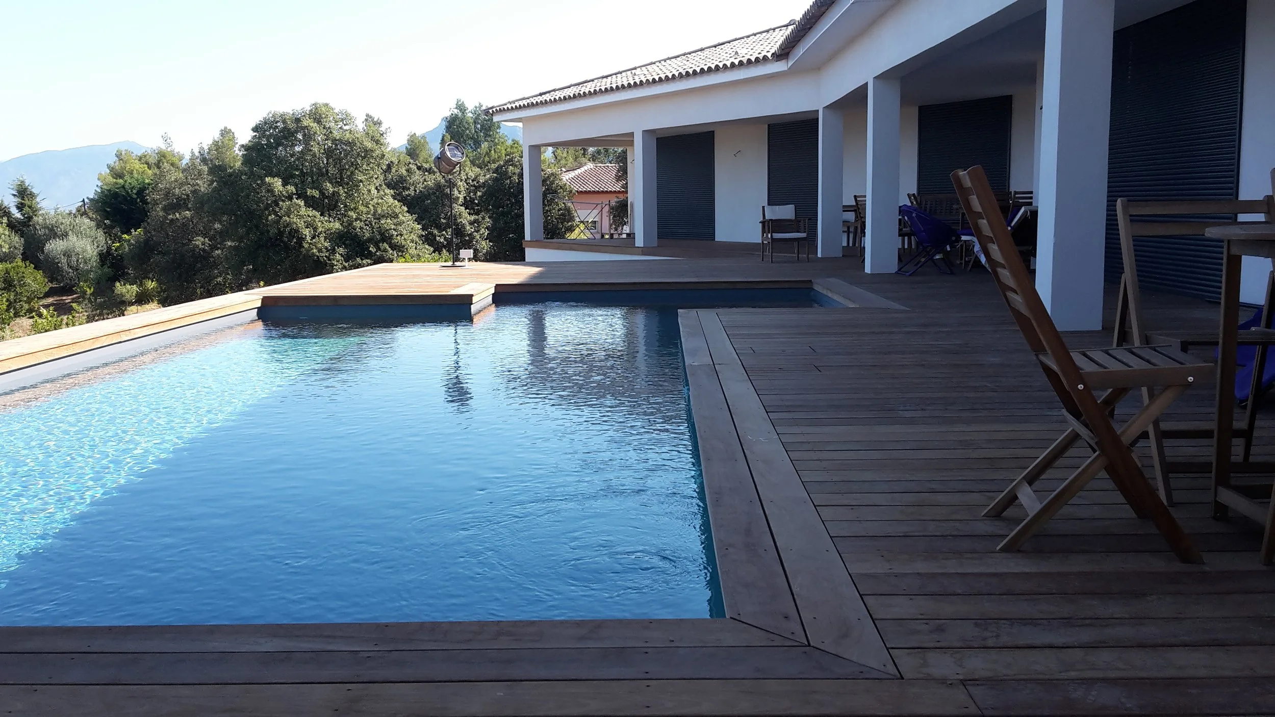 Réalisation d’une terrasse de piscine ajaccio.jpg
