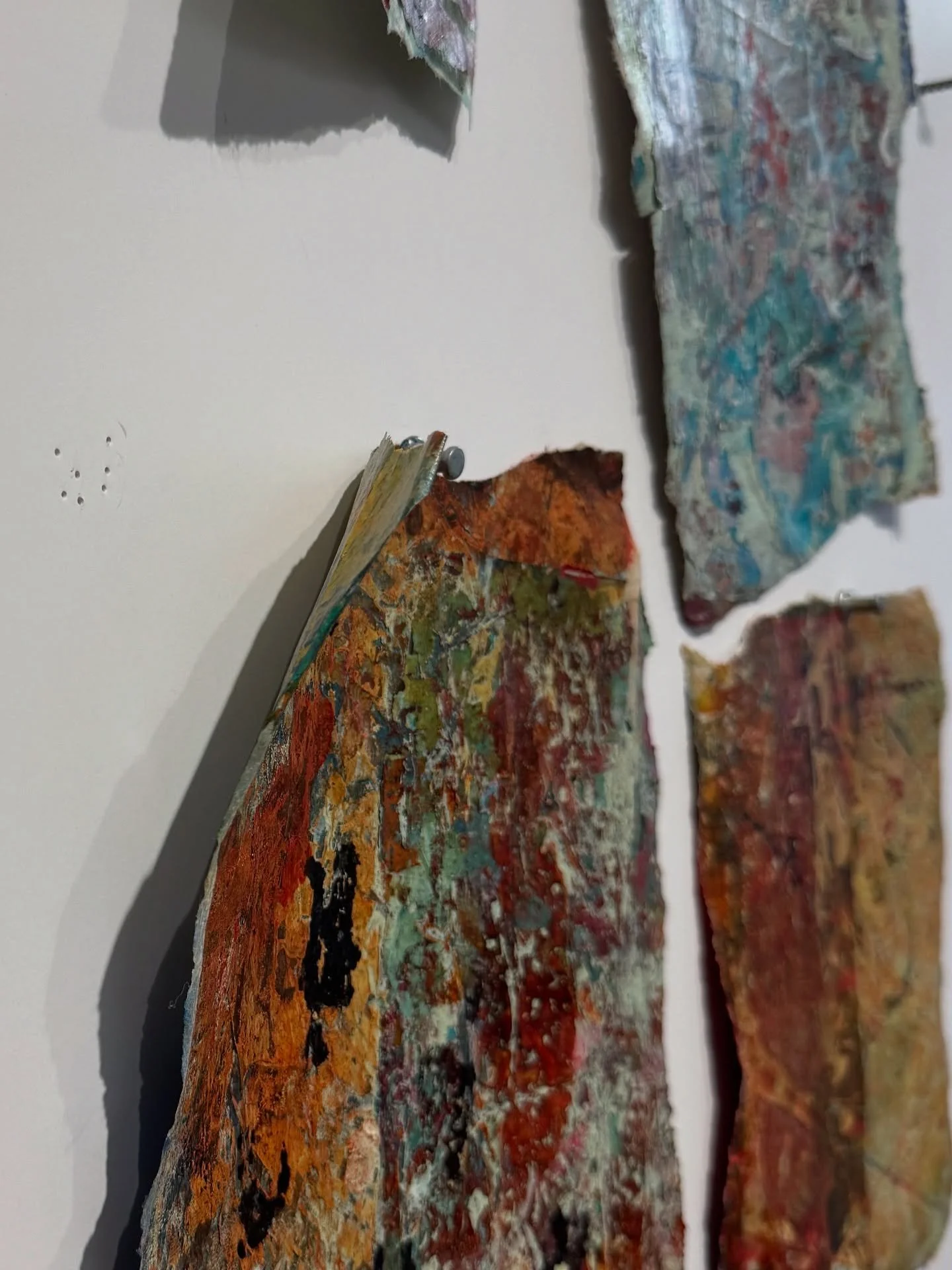 Only a fragment, the rest is still speaking. #shapeofmemory #studiovibes

#abstractart #contemporaryart #mixedmedia #paintingprocess #artinprogress #artistsoninstagram #artstudio #artcollector #artlovers #creativeprocess #modernart #wip #artdaily #li