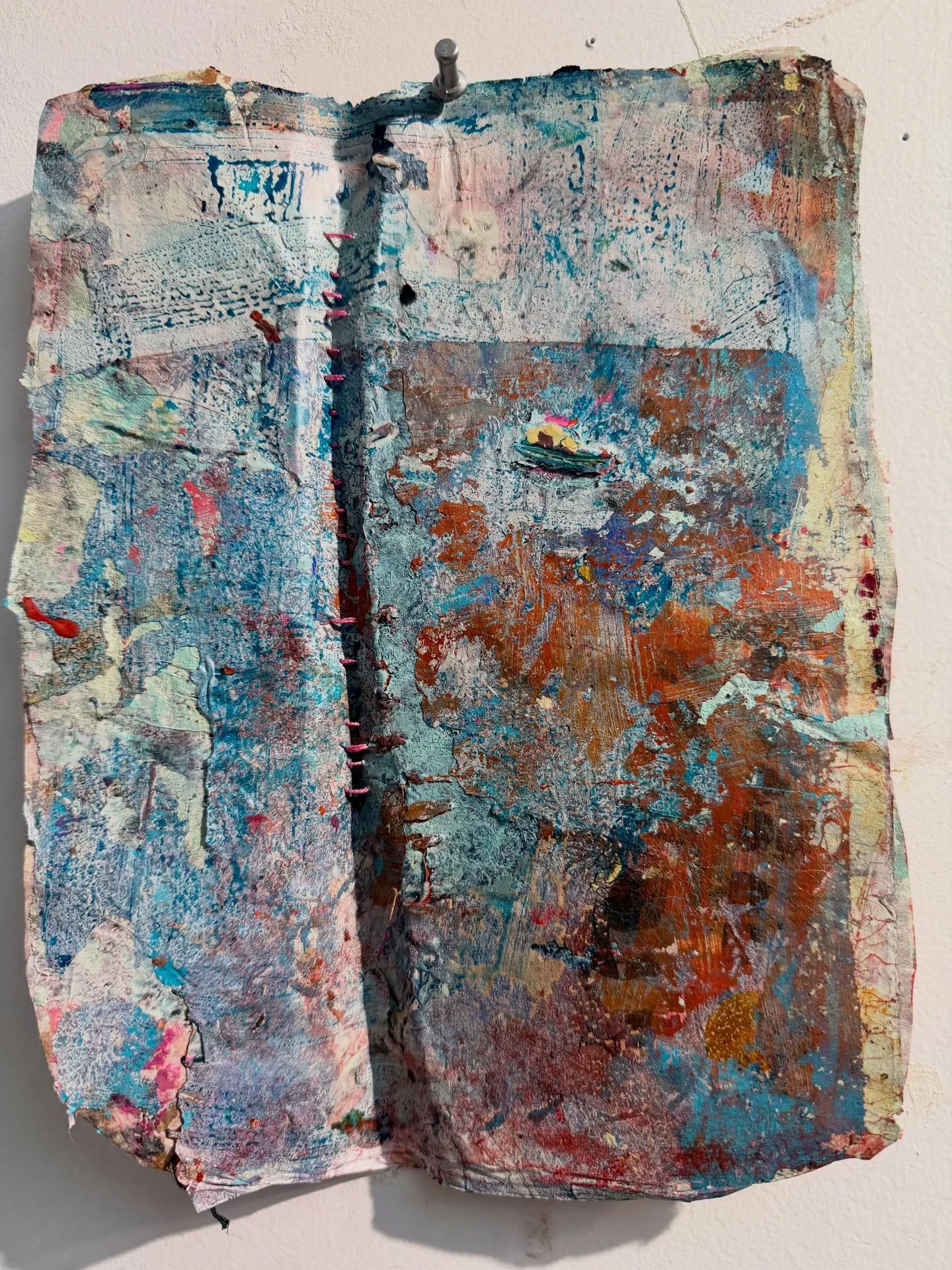 Line Holds Two Worlds

At the fold, two surfaces meet. The seam becomes both boundary and bridge &mdash; a quiet joining of what was once separate. These small repairs feel like the places where the work breathes. DM for info 
lisapressmanart #shapeo