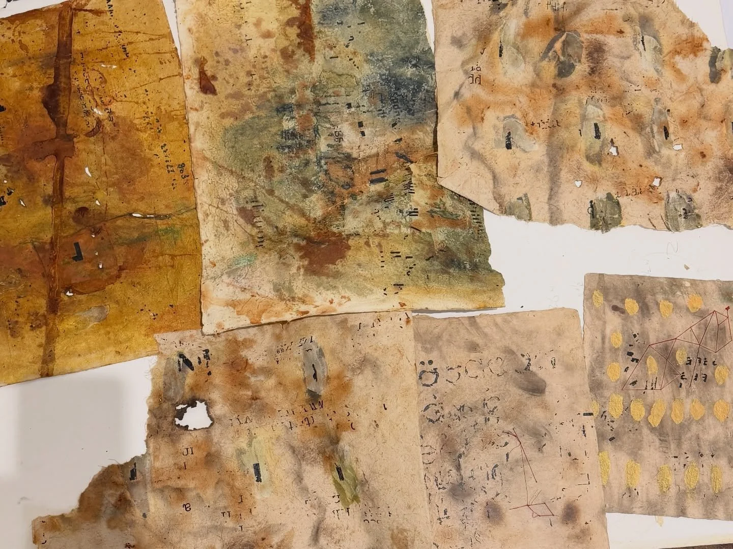 Fragments on the studio floor.
Rust, smoke, stitching, time.
Gathering what matters. Letting the rest fall away.

#abstractart #contemporaryart #mixedmedia #paintingprocess #artstudio