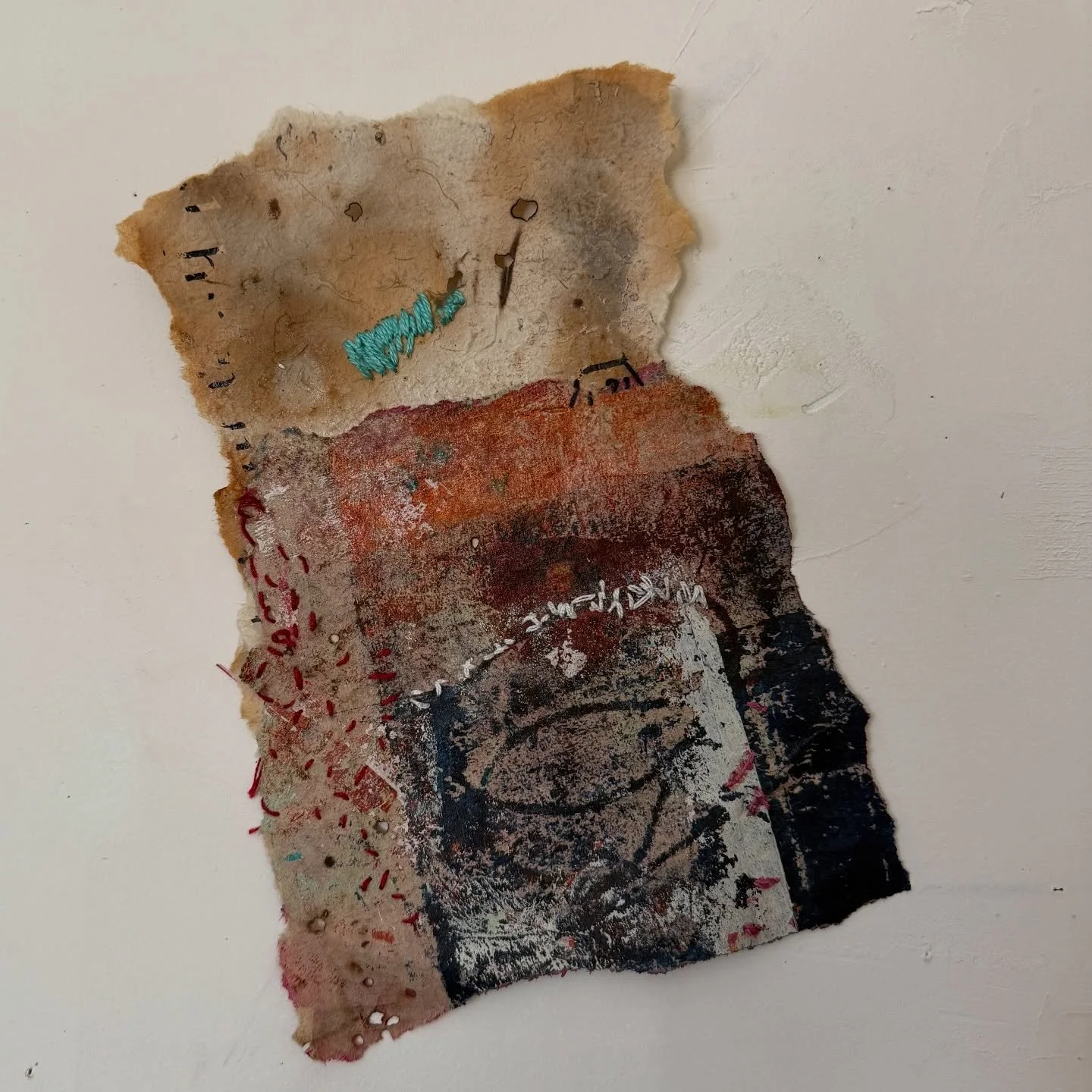 I&rsquo;m noticing how relationships are forming between things.
I didn&rsquo;t set that up. 
Paper, paint, thread.
 
#abstractart #mixedmedia #creativeprocess #contemporaryart #lisapressmanart