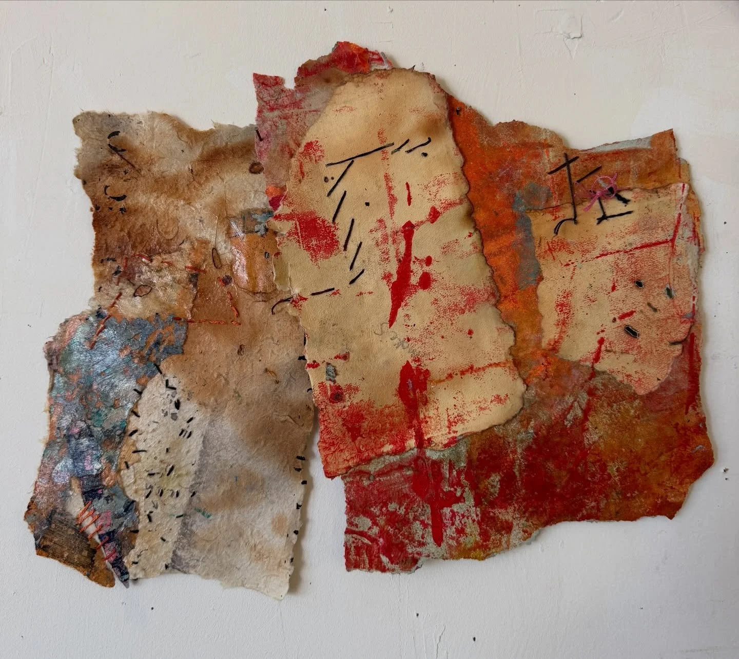 What happens if&hellip;
That&rsquo;s the question that keeps leading me somewhere unexpected.

paper, paint, thread

#abstractart #mixedmedia #creativeprocess #contemporaryart #lisapressmanart