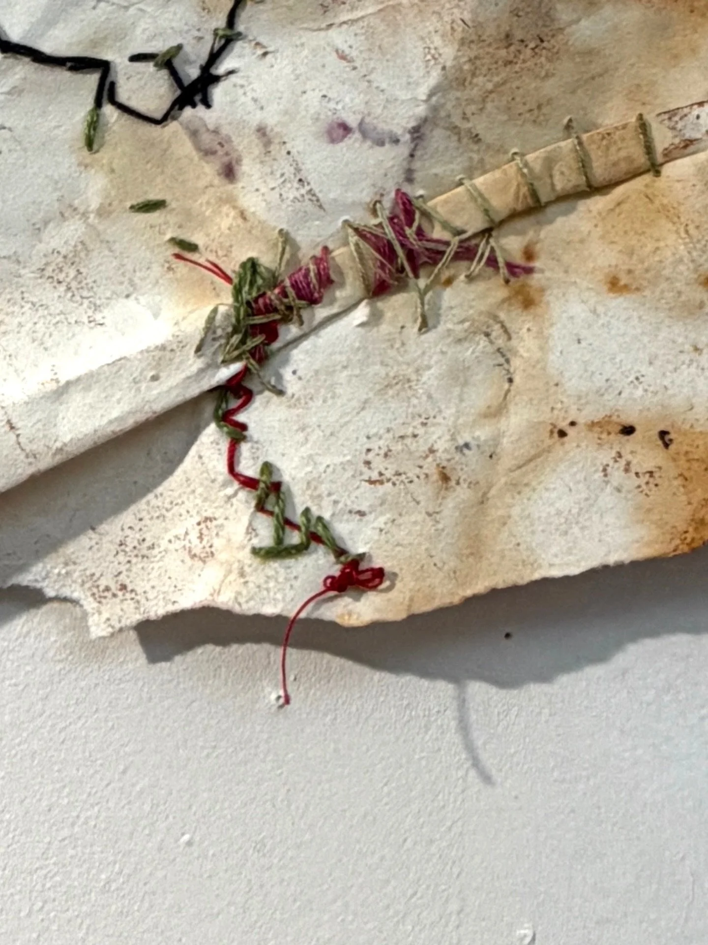 I keep coming back to this language&mdash;
thread, rupture, repair.

Seeing what holds.
Seeing what doesn&rsquo;t. 

#abstractart #mixedmedia #contemporaryart #paintingprocess #lisapressmanart