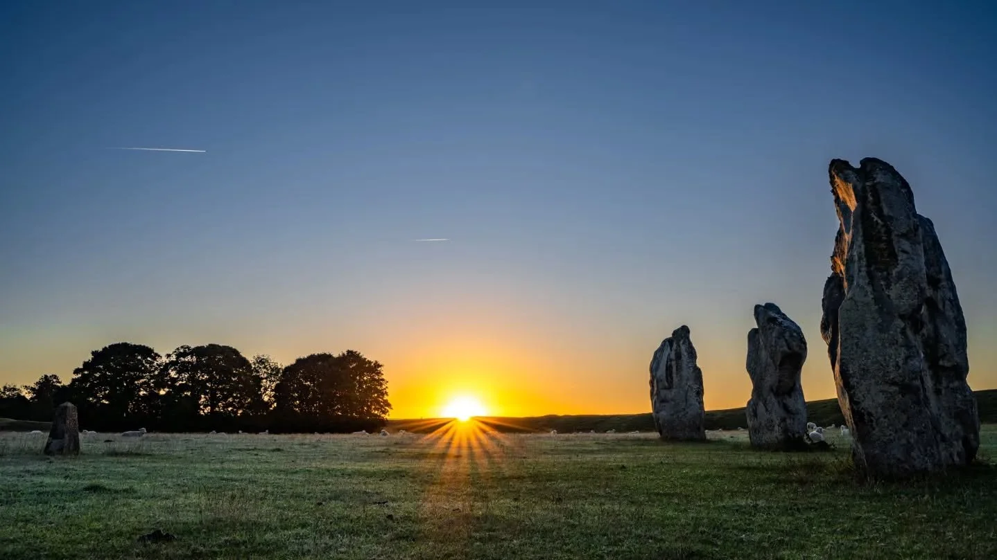 Lovely crisp morning sunrise at Avebury with Swindon Photographic Society!  Love the cold mornings!

#sunriseoftheday #sunrisephotography #frostymorning #aveburystones #wiltshirelife #igerswiltshire #wiltshirephotographer #swindonphotosoc #swindonpho