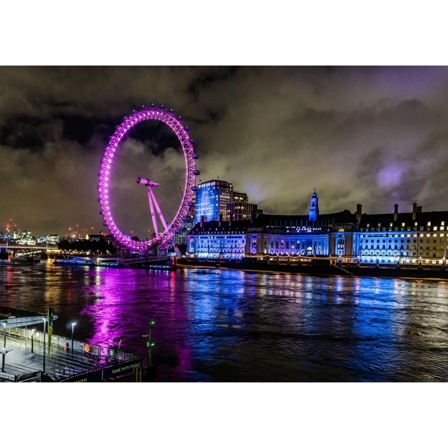London at night!

#londoneye #londonatnight #thamesphotography #reflection #nightshoot